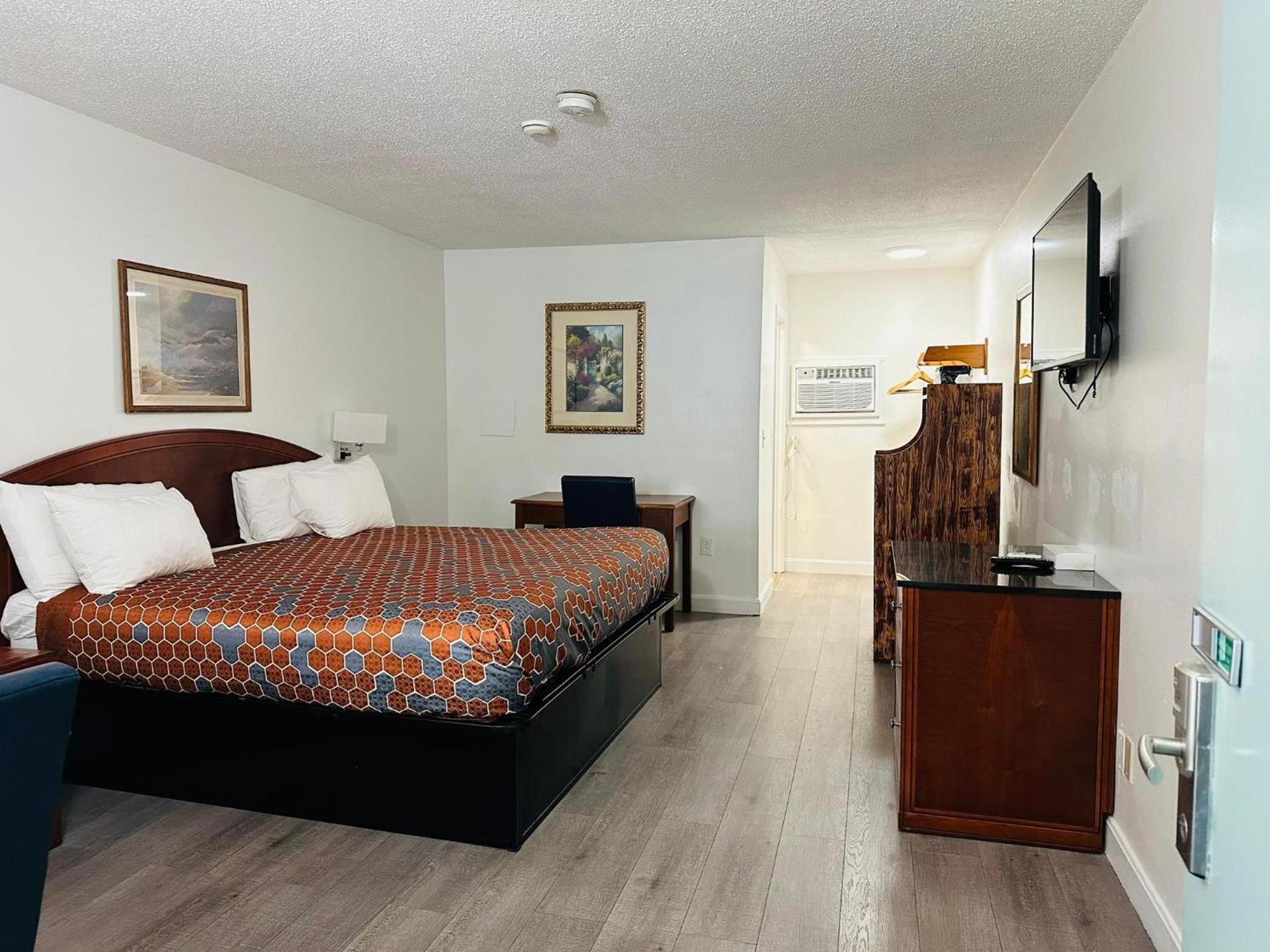 Hampton Motor Inn photo 15
