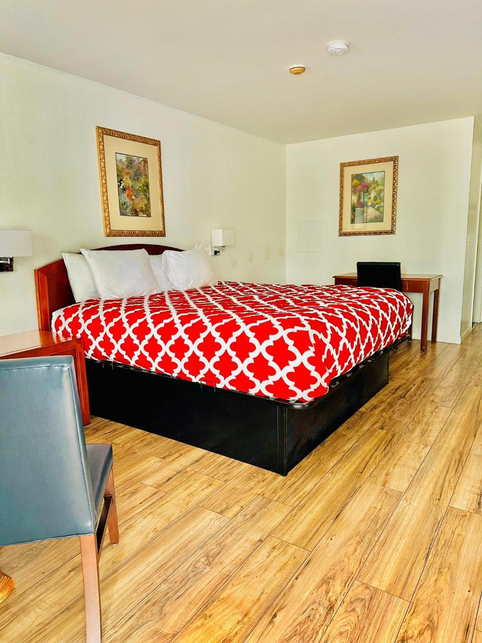 Hampton Motor Inn photo 14