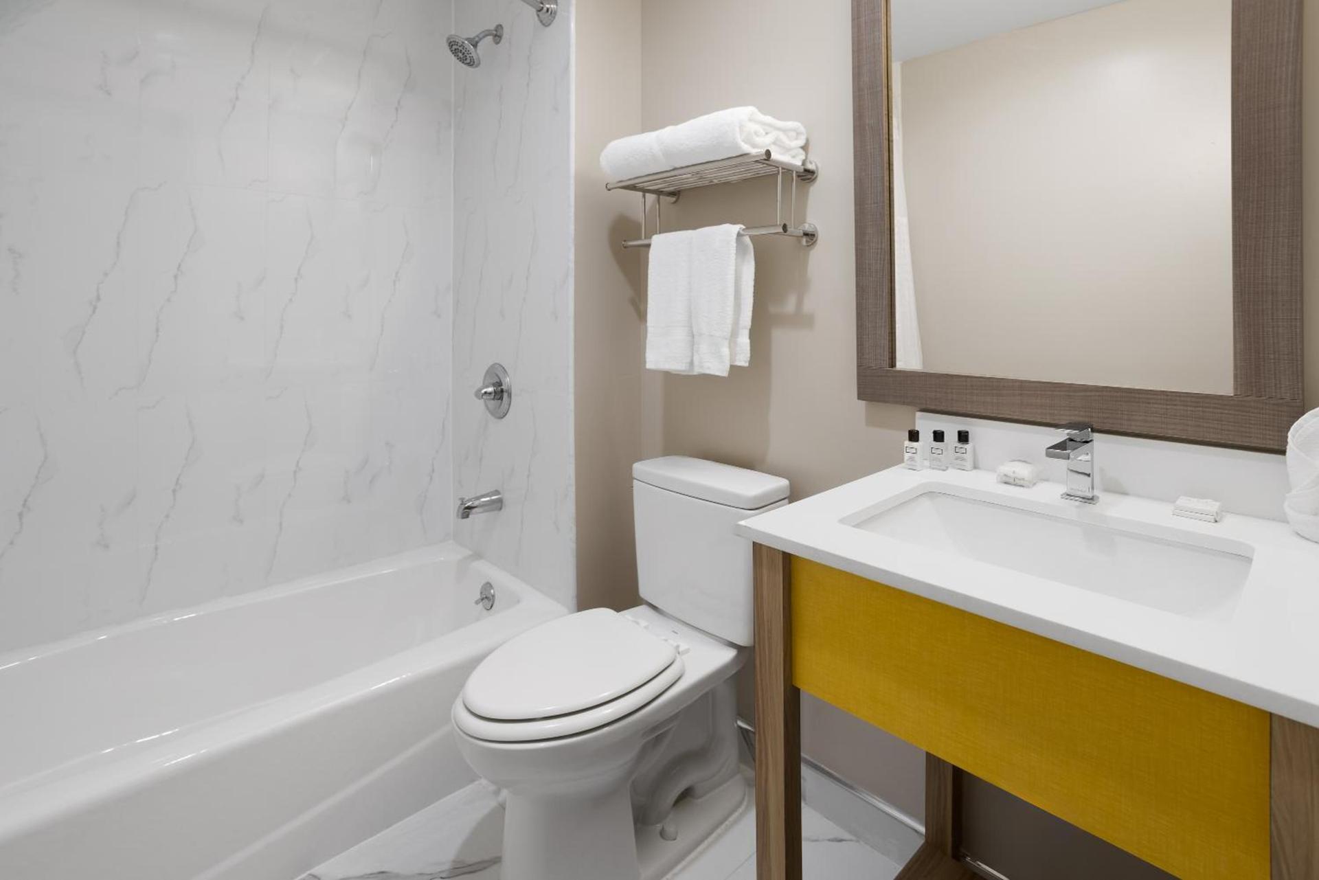Days Inn by Wyndham Staten Island photo 31