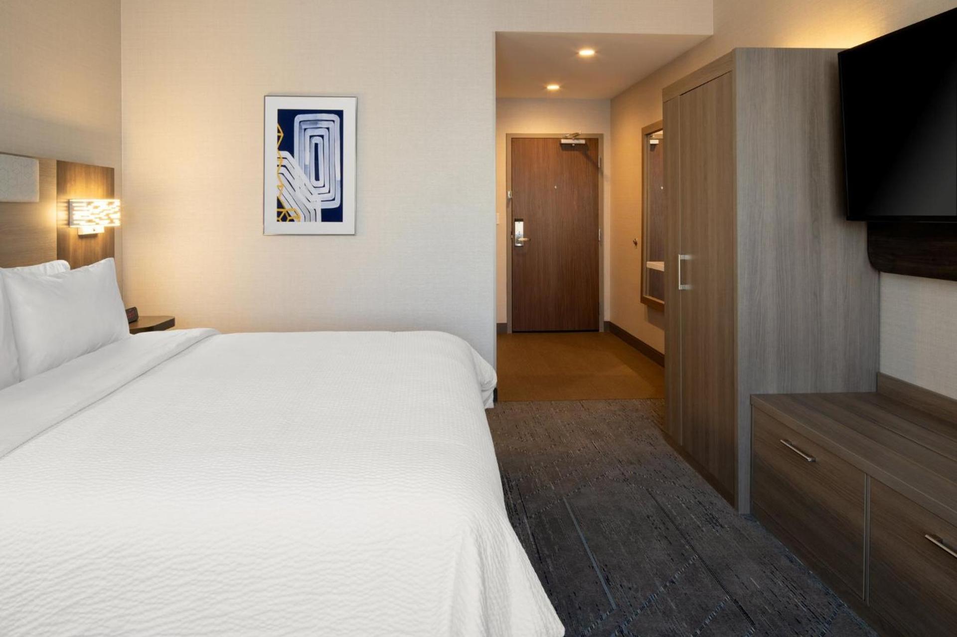 Holiday Inn Express & Suites Lathrop by IHG photo 18