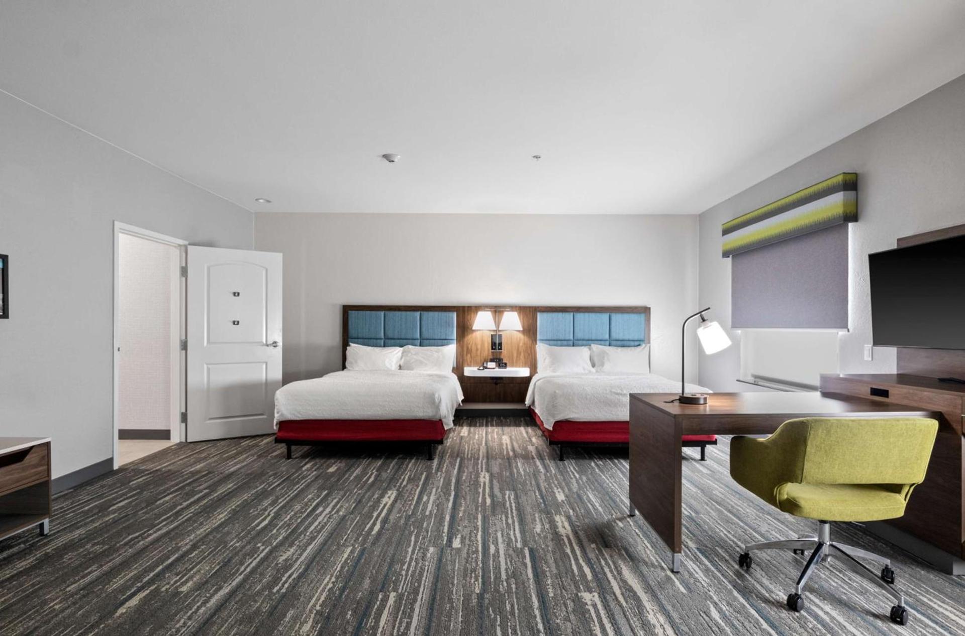 Hampton Inn & Suites Mount Pleasant photo 12
