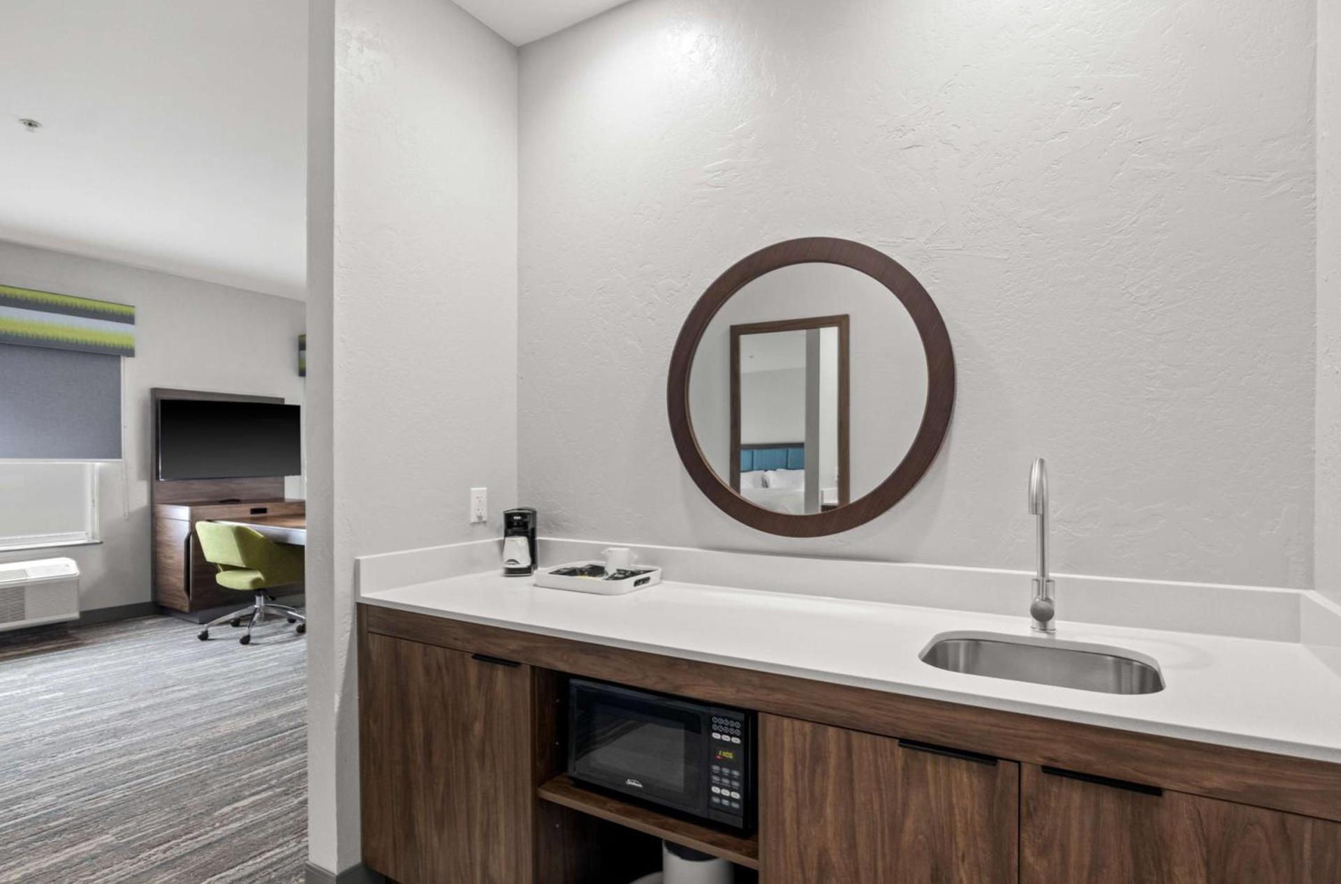 Hampton Inn & Suites Mount Pleasant photo 13