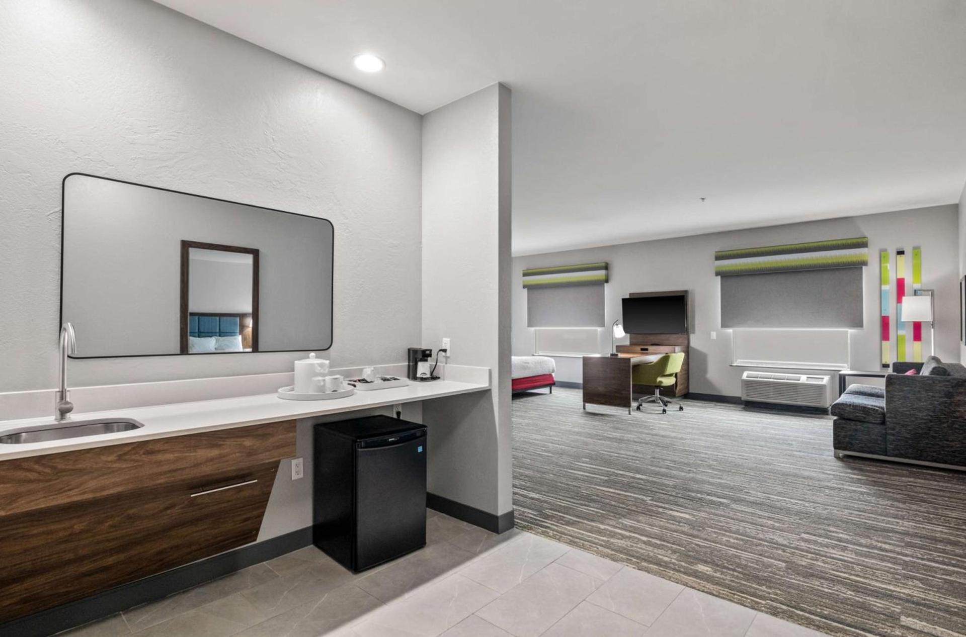 Hampton Inn & Suites Mount Pleasant photo 19