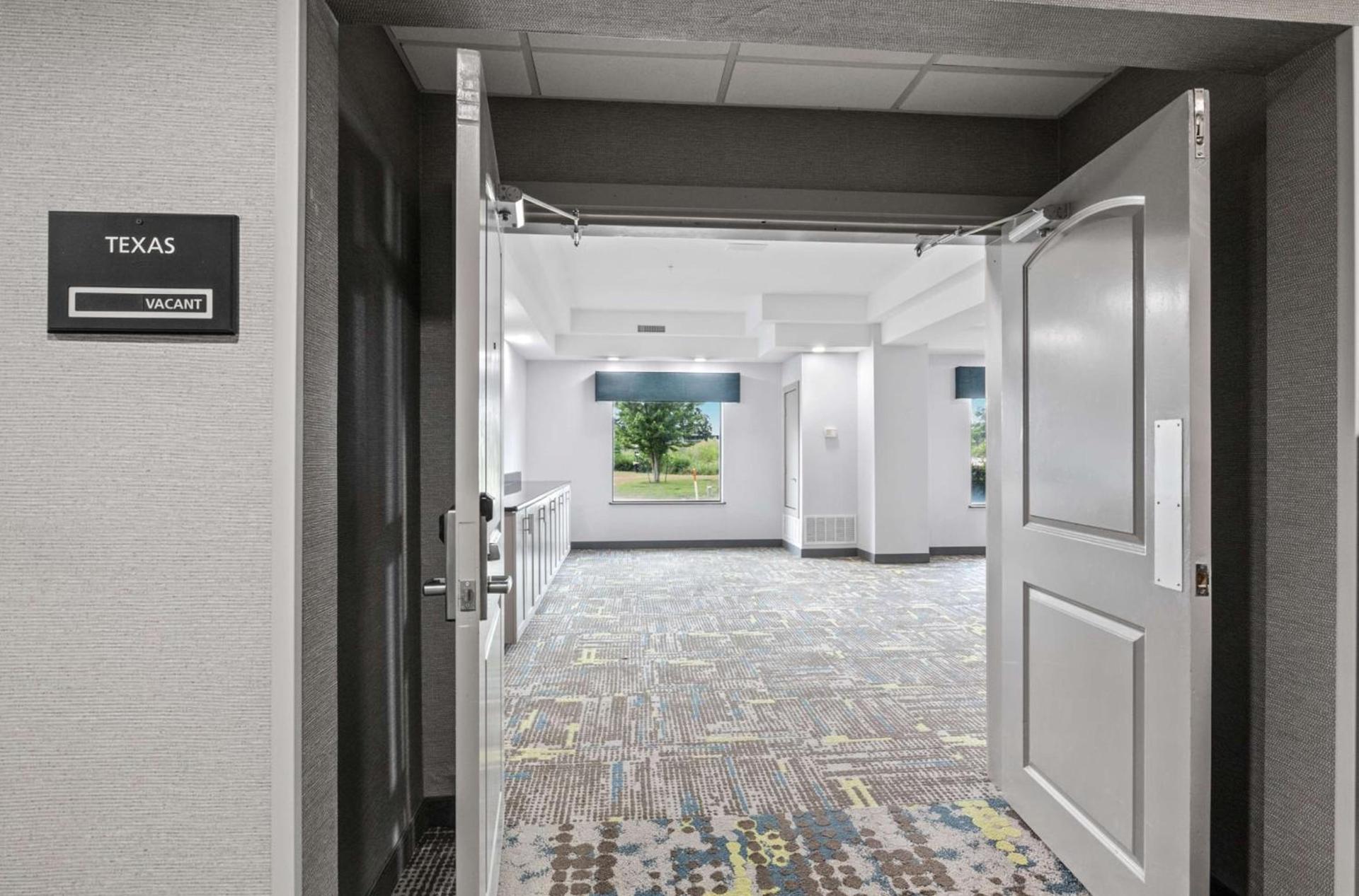 Hampton Inn & Suites Mount Pleasant photo 29