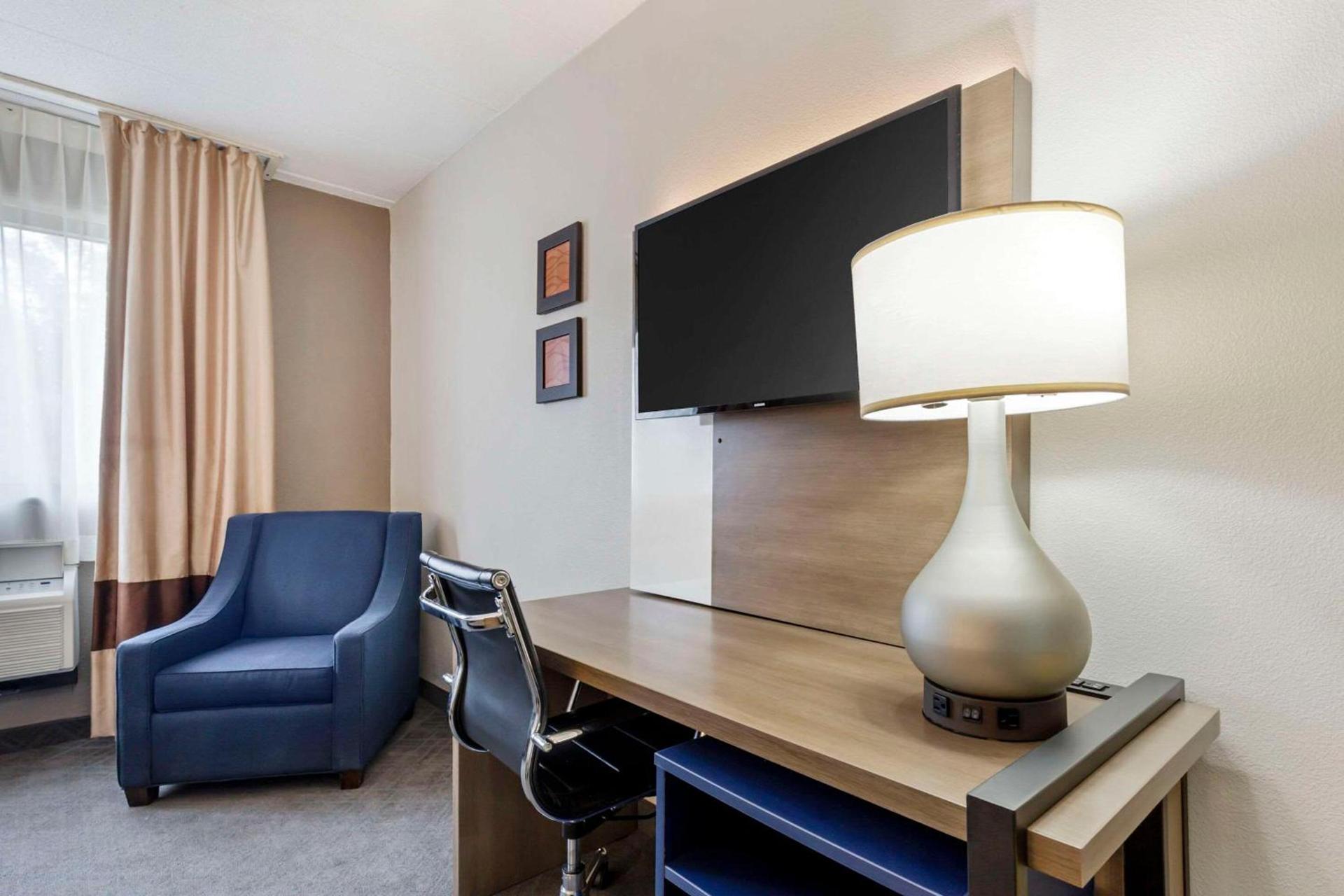 Comfort Inn Herndon-Reston photo 9