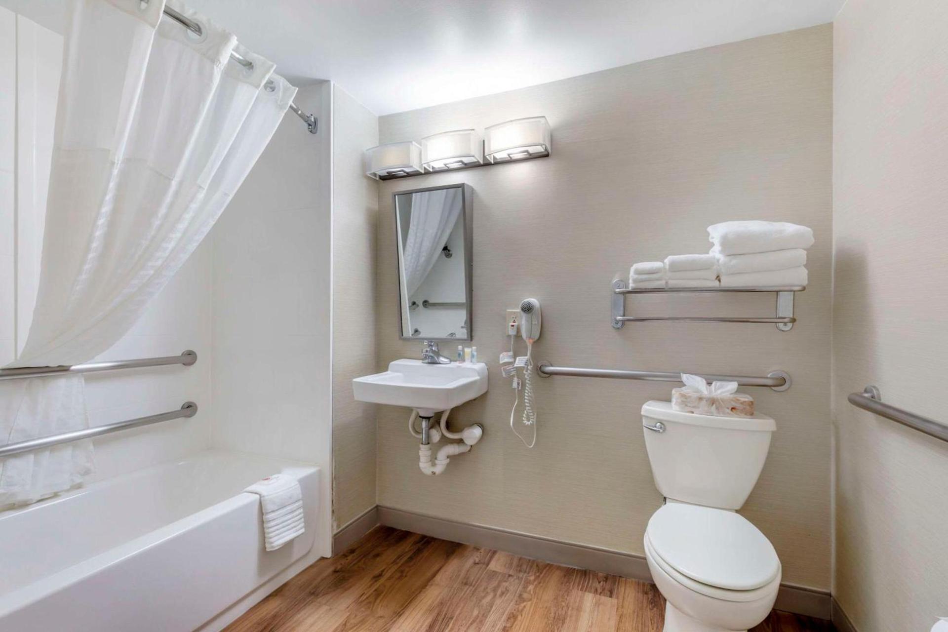 Comfort Inn Herndon-Reston photo 24