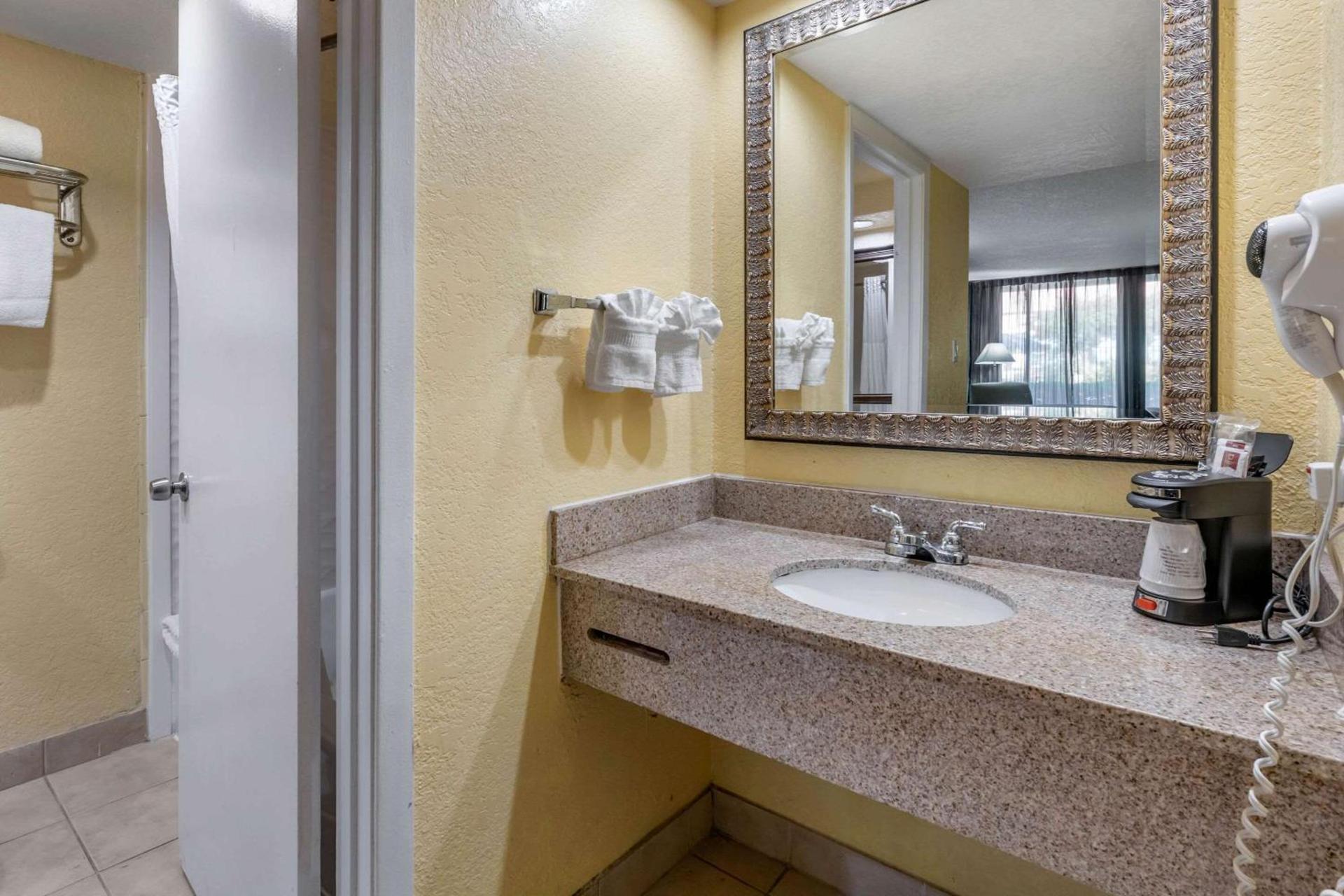 Clarion Inn Orlando International Drive - ICON Park photo 10