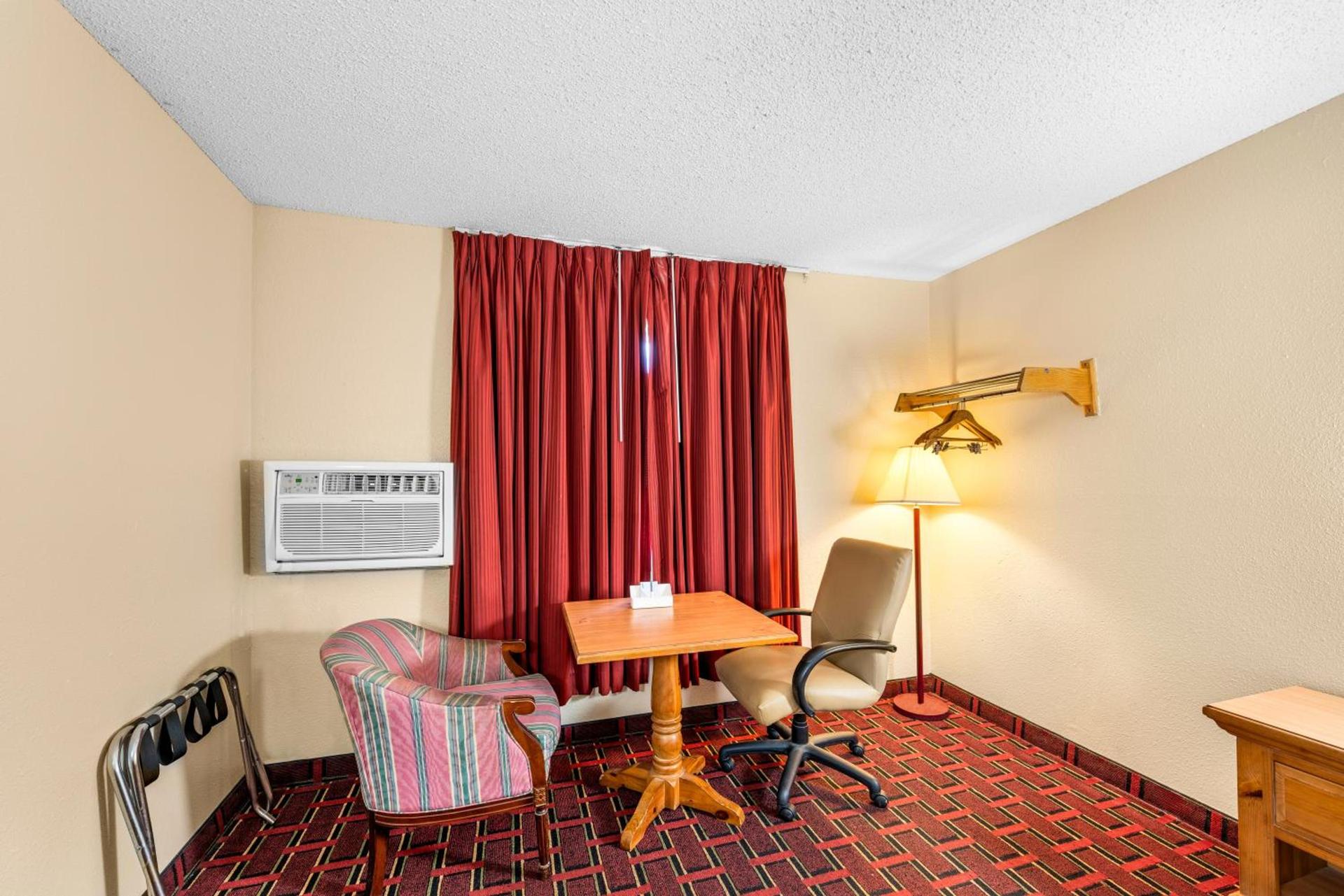 Americas Best Value Inn Decatur photo 3