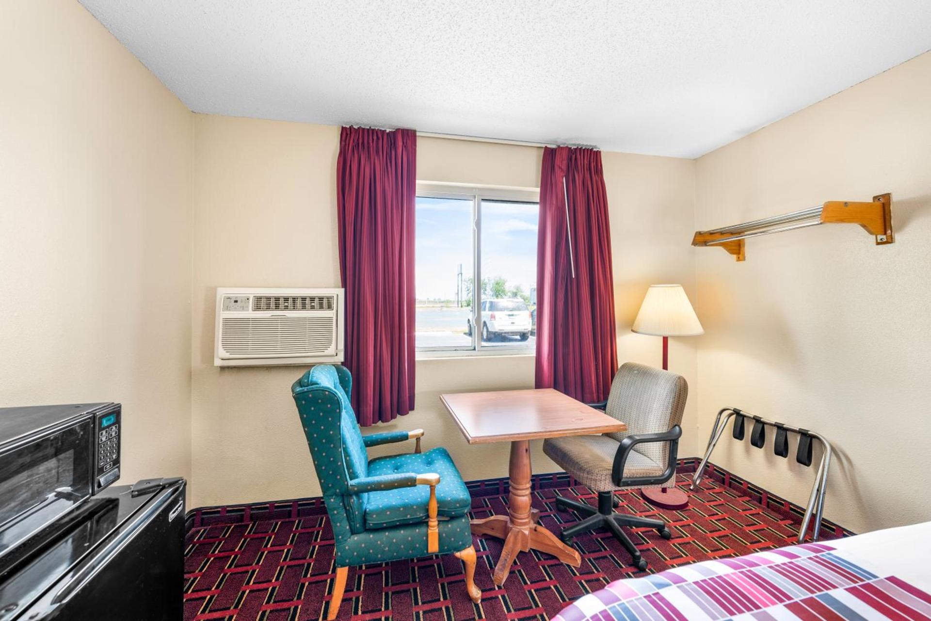 Americas Best Value Inn Decatur photo 10