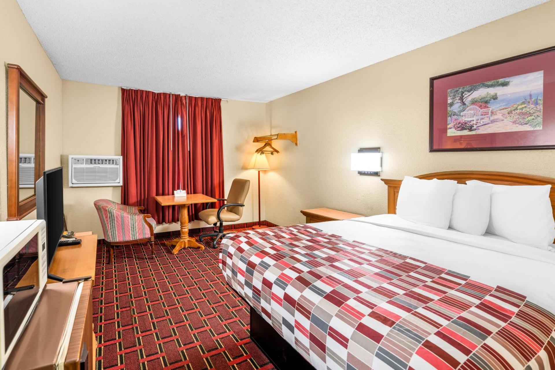 Americas Best Value Inn Decatur photo 13