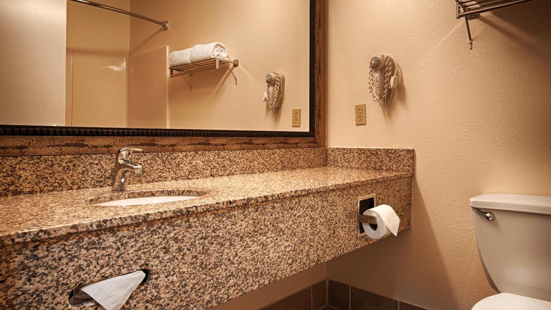 Best Western Woodburn Inn photo 10