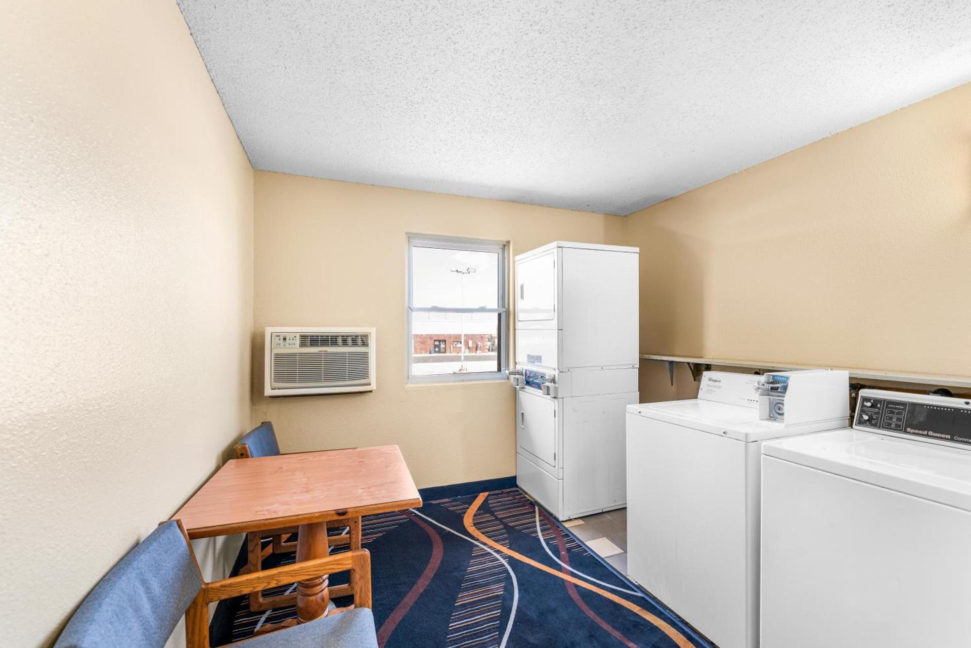 Americas Best Value Inn Decatur photo 21