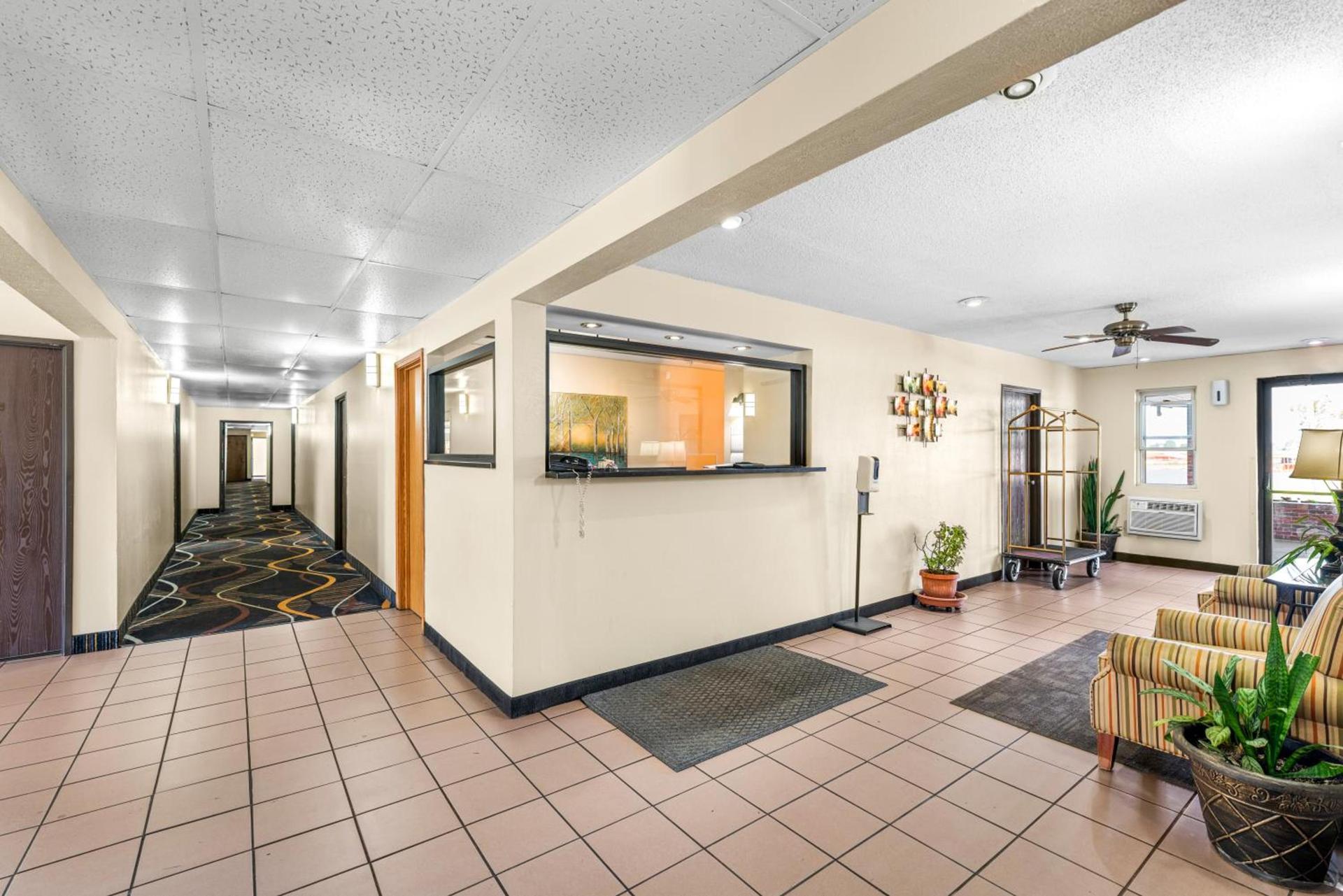 Americas Best Value Inn Decatur photo 19