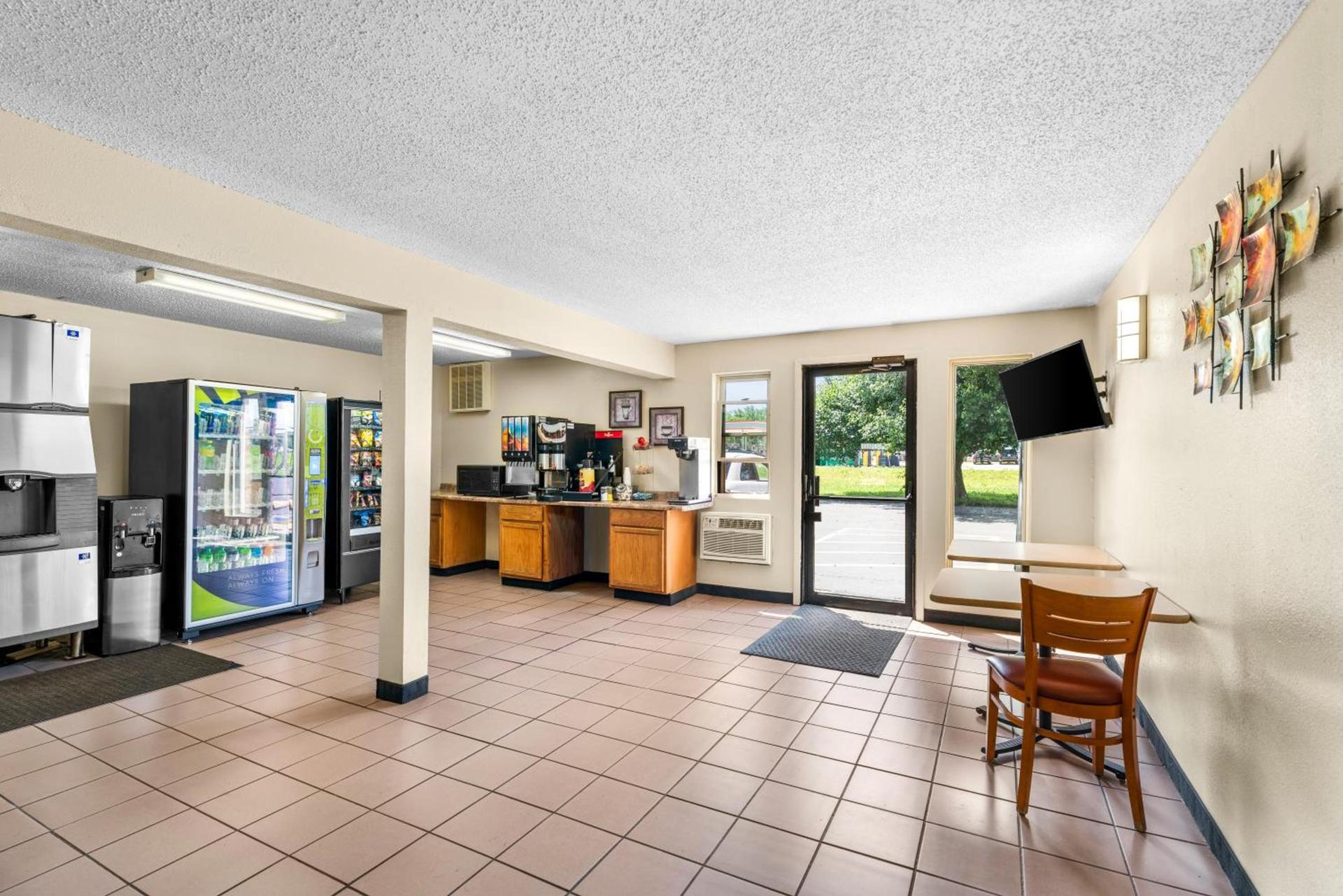 Americas Best Value Inn Decatur photo 22