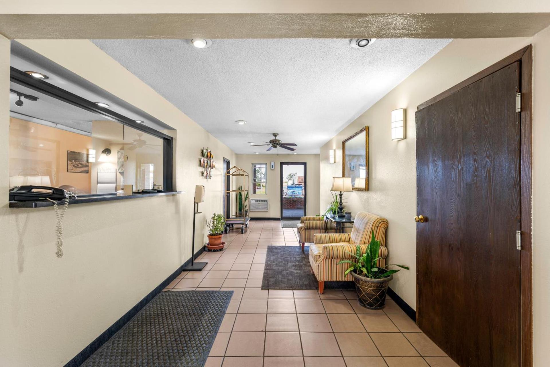 Americas Best Value Inn Decatur photo 24