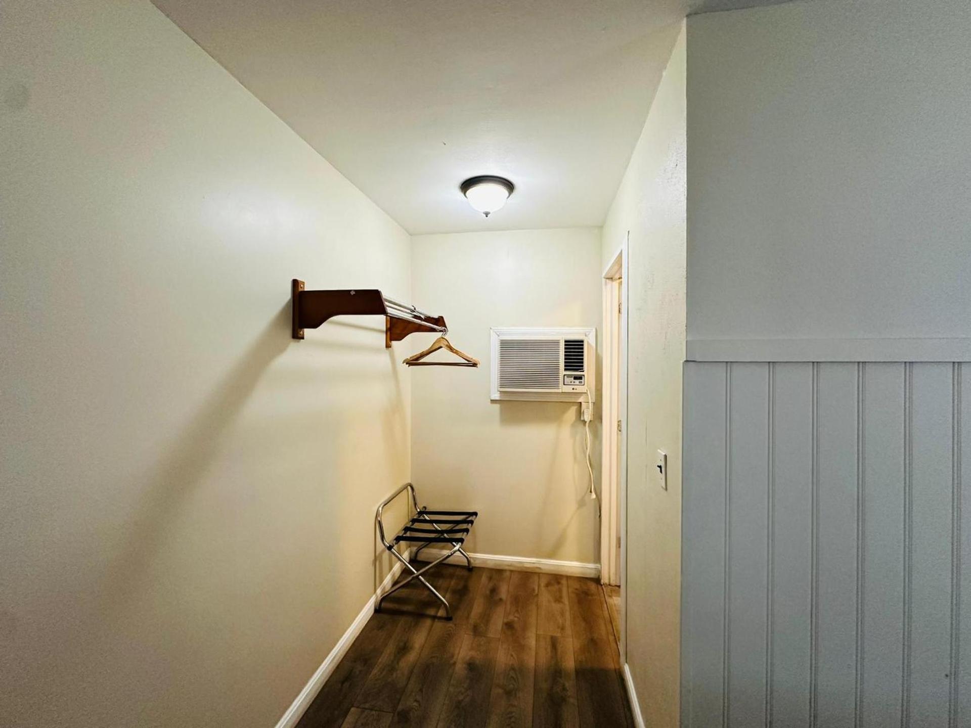 Hampton Motor Inn photo 28