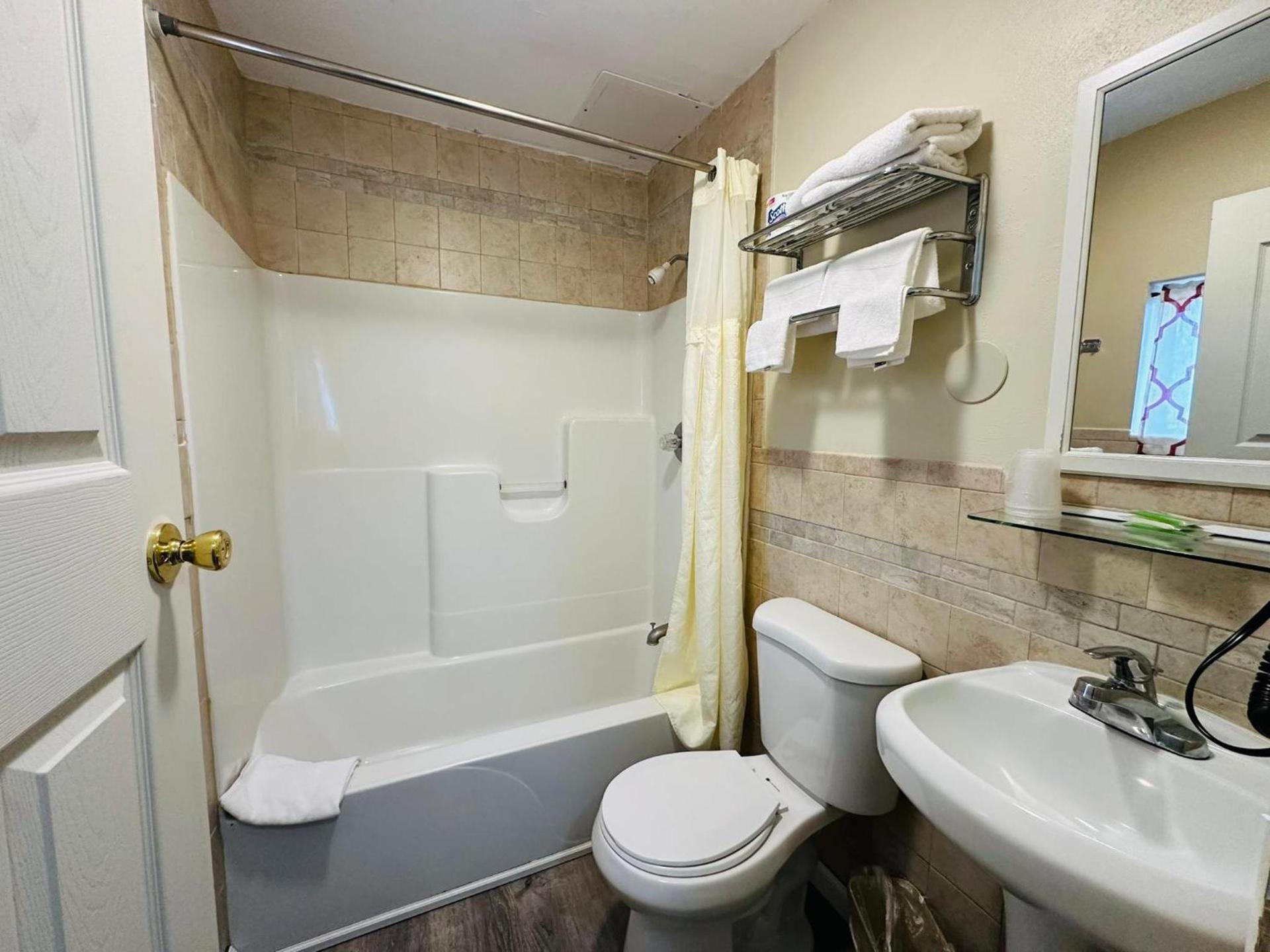 Hampton Motor Inn photo 25