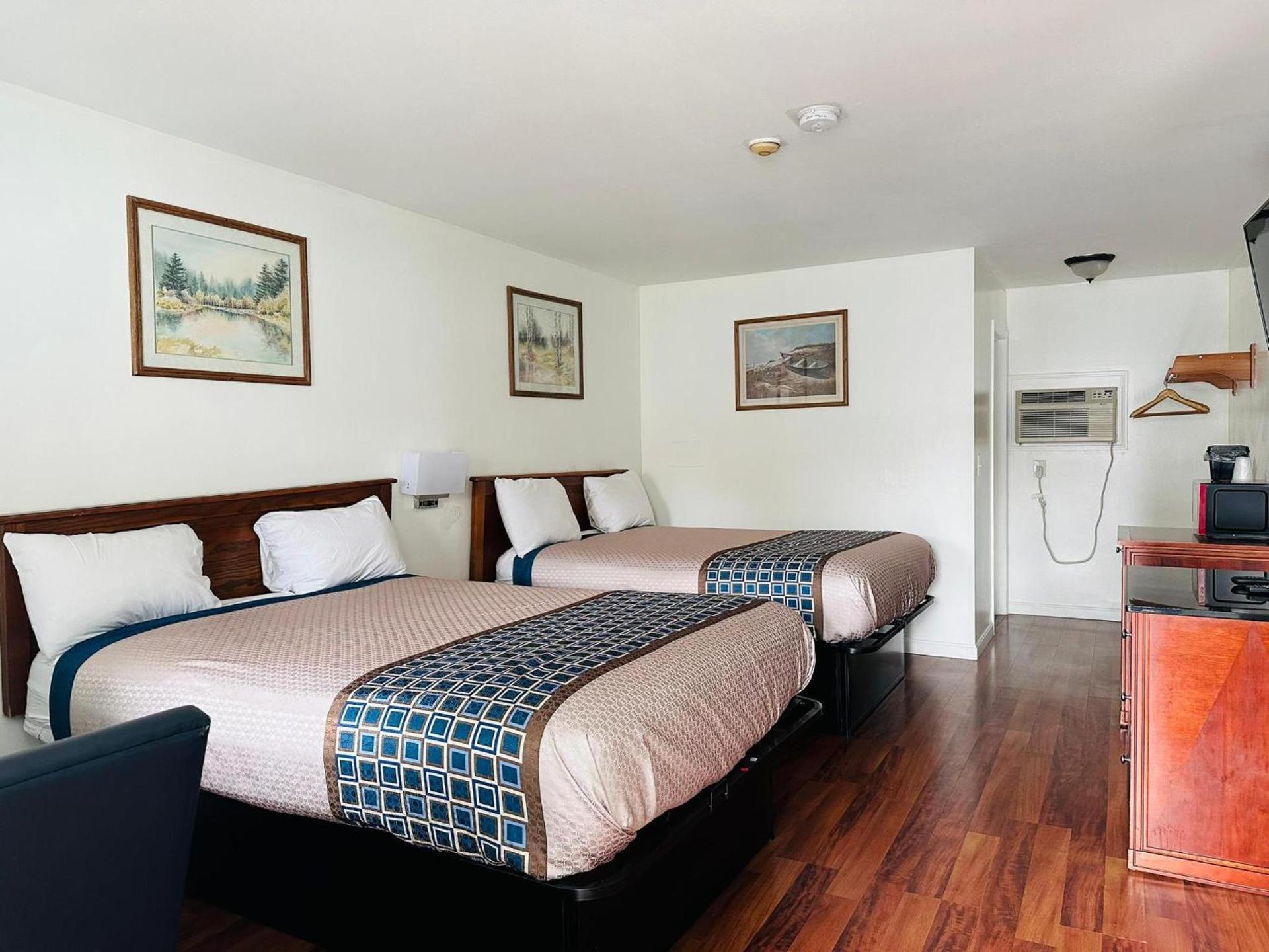 Hampton Motor Inn photo 24