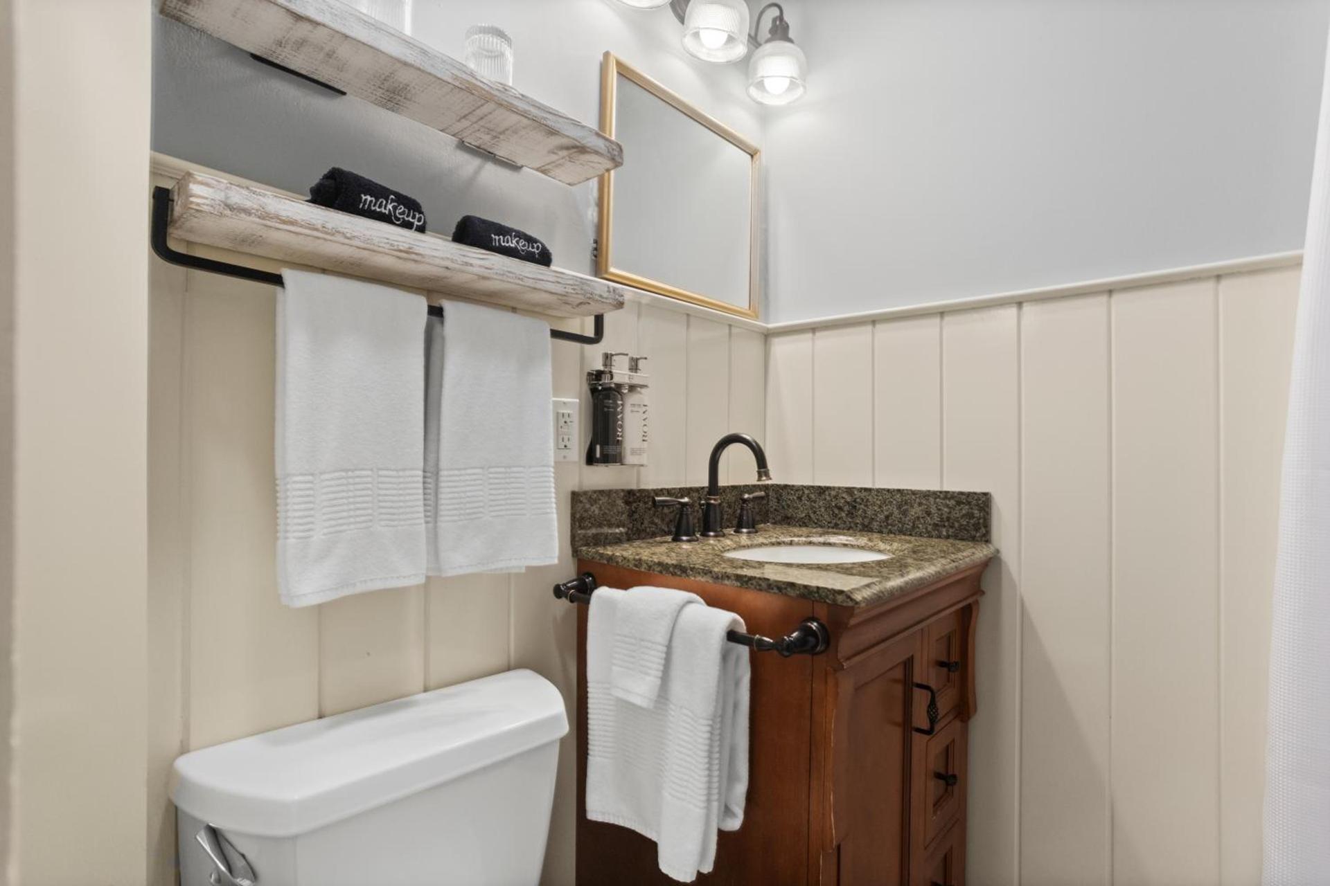 Carlisle House Inn photo 25