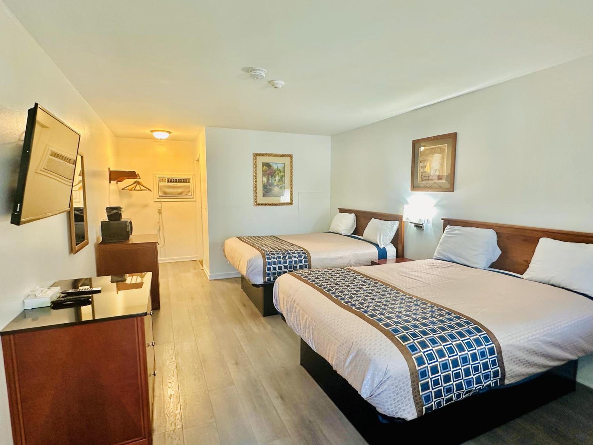 Hampton Motor Inn photo 30