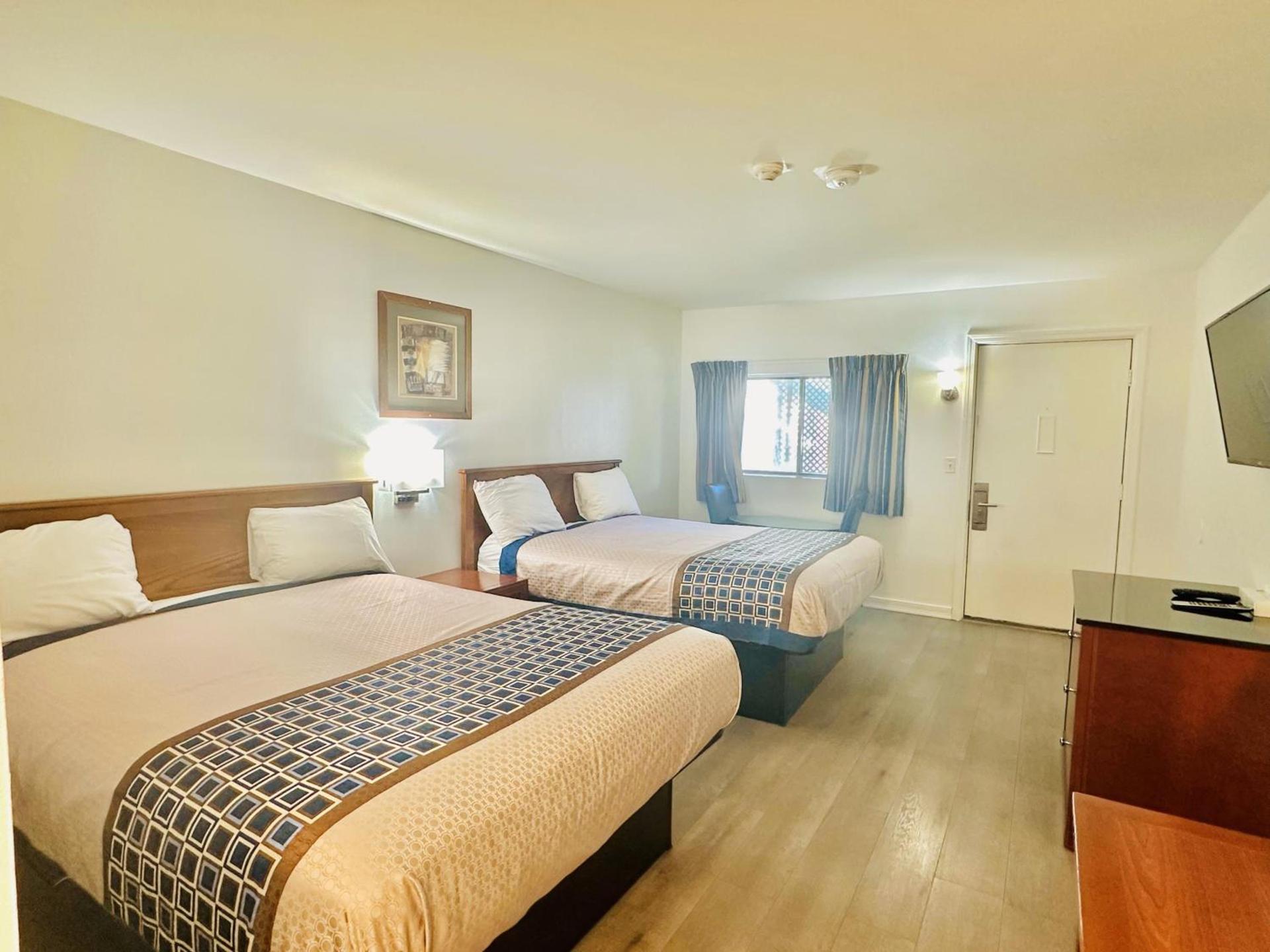 Hampton Motor Inn photo 31