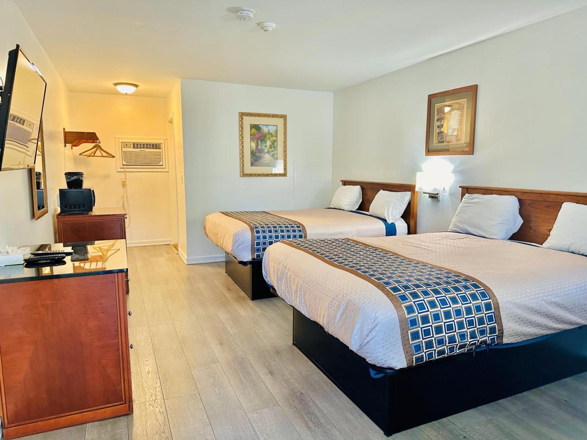 Hampton Motor Inn photo 35
