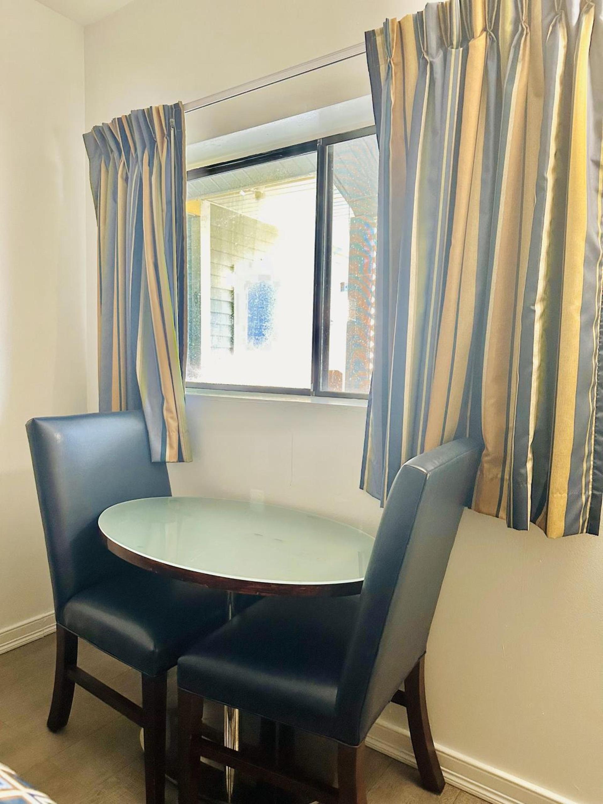 Hampton Motor Inn photo 33