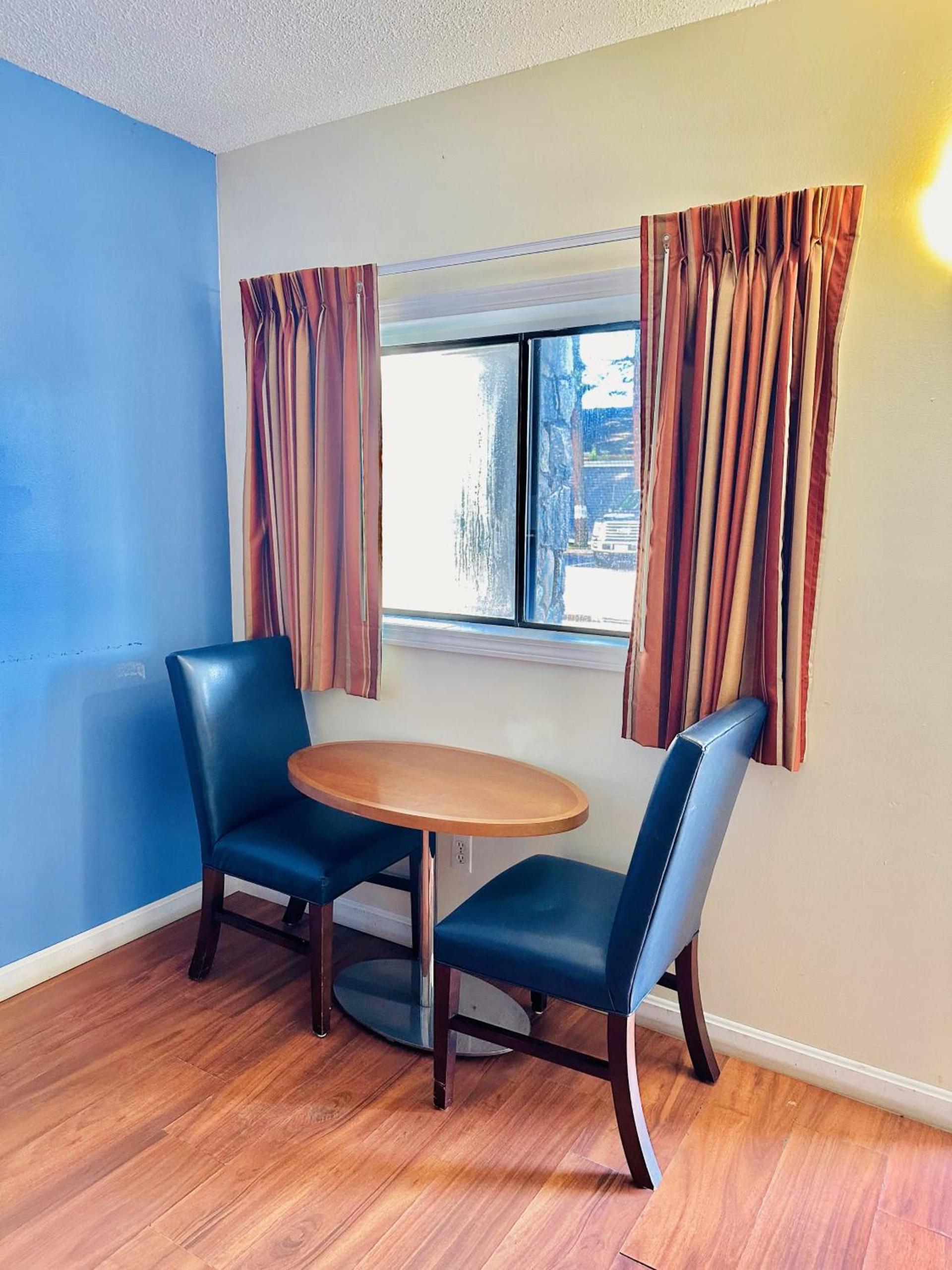 Hampton Motor Inn photo 36