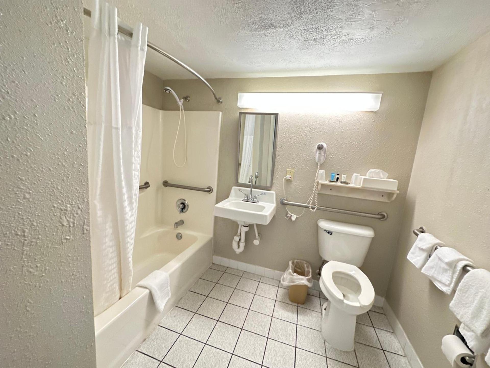 Inn at Lebanon - Hershey & Manheim area photo 51