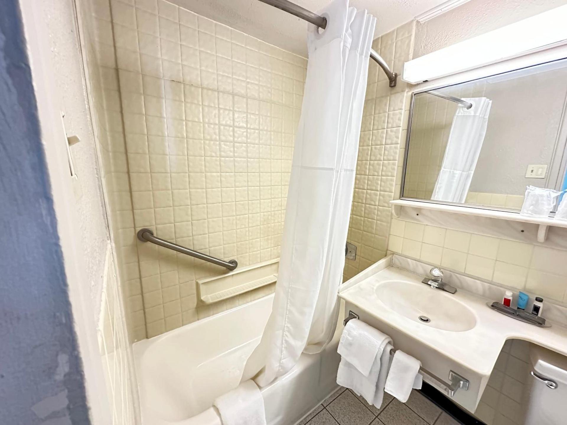 Inn at Lebanon - Hershey & Manheim area photo 52