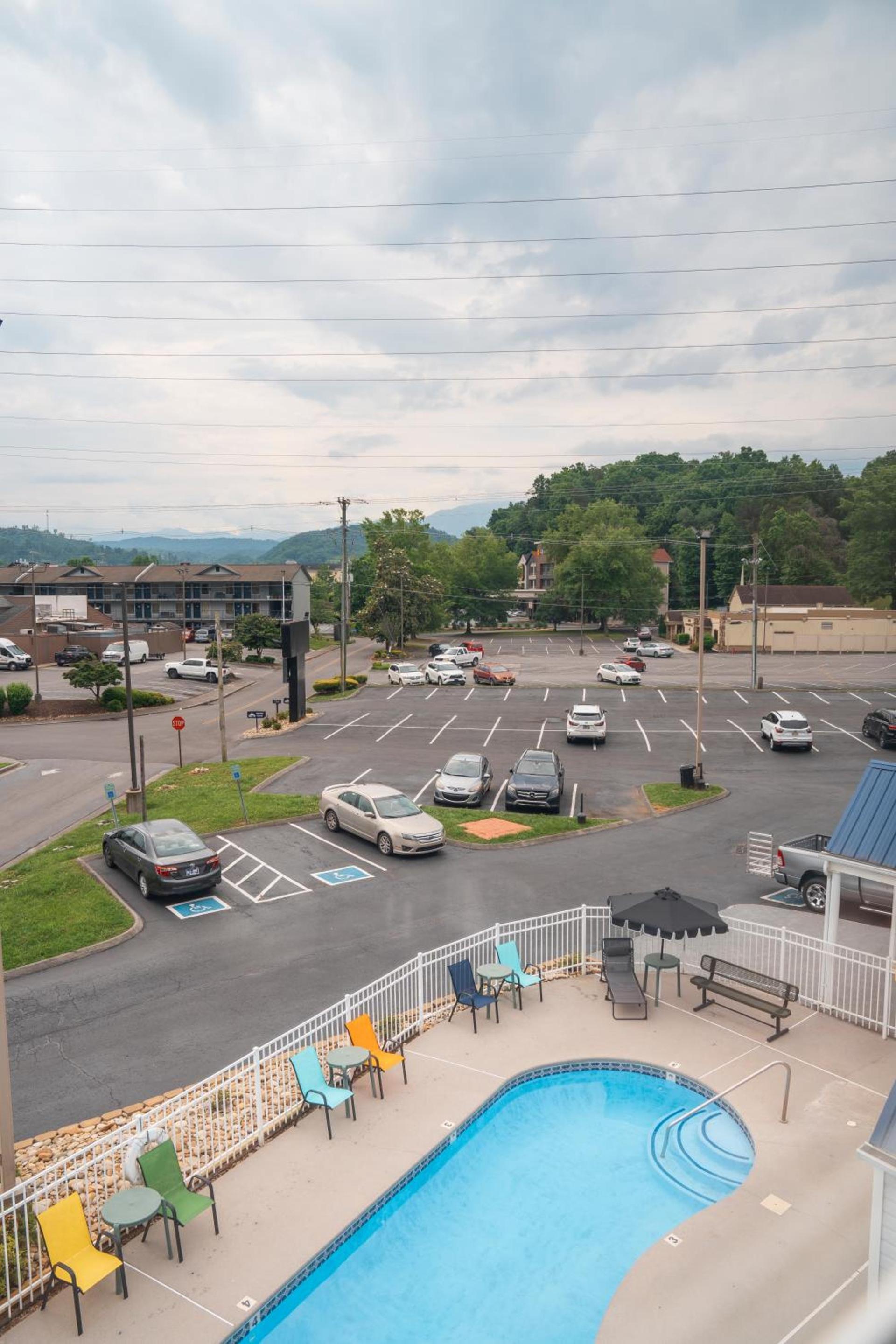 Guest Inn Pigeon Forge photo 2
