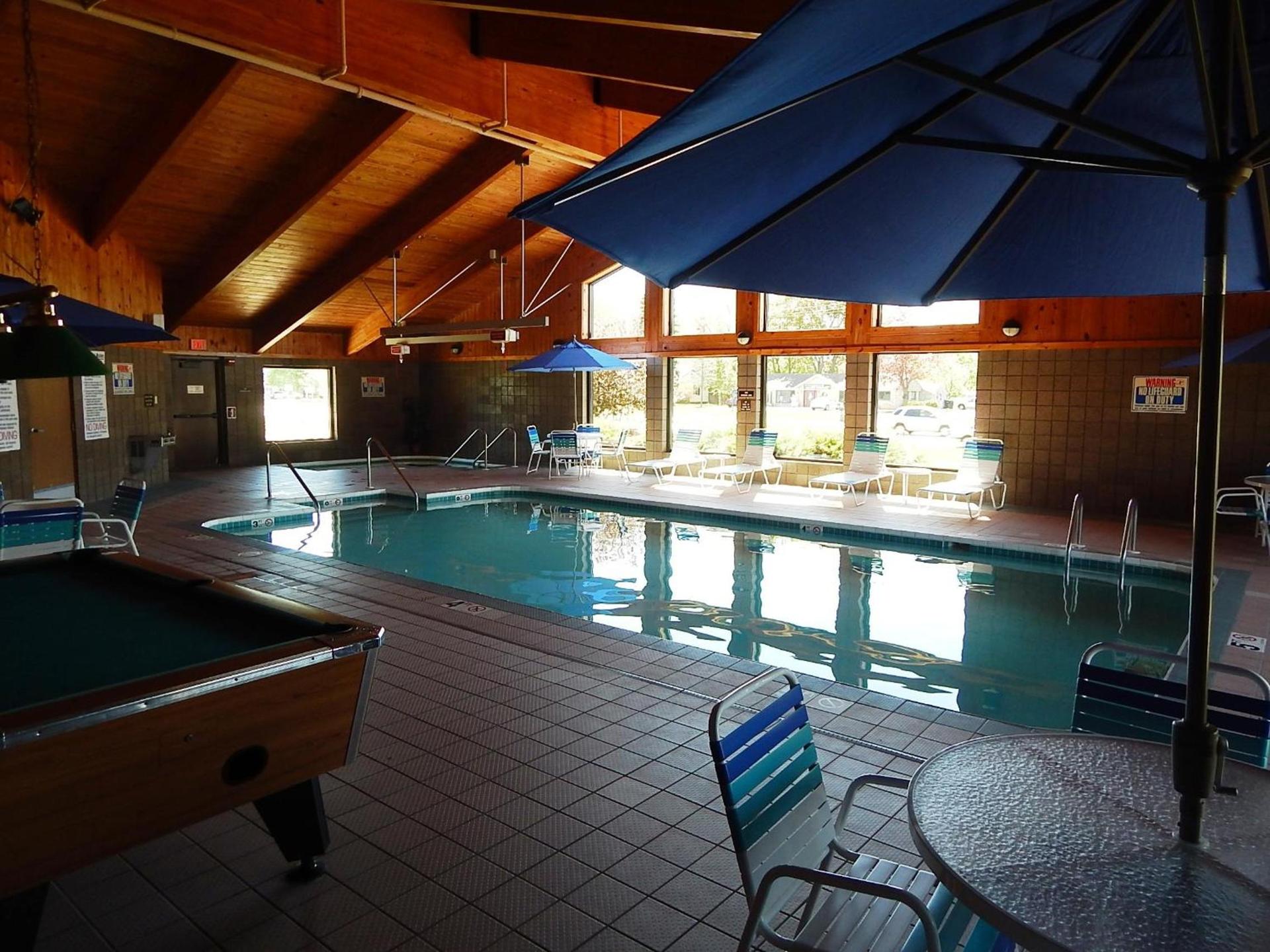 AmericInn by Wyndham Sturgeon Bay photo 10