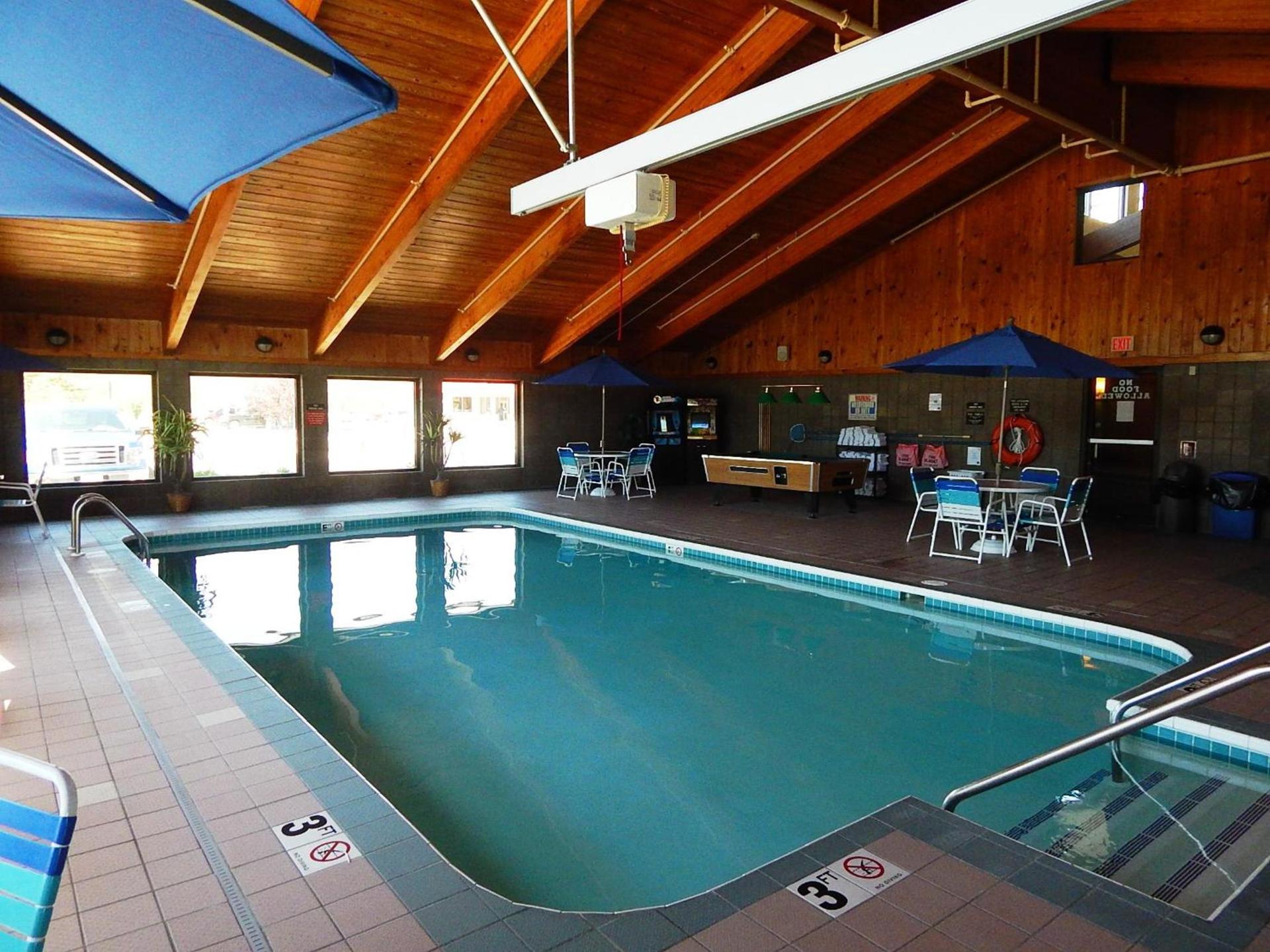 AmericInn by Wyndham Sturgeon Bay photo 11
