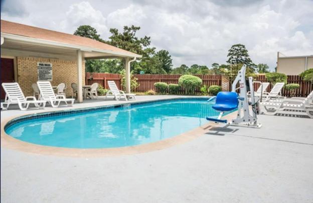 Days Inn by Wyndham Bastrop photo 3
