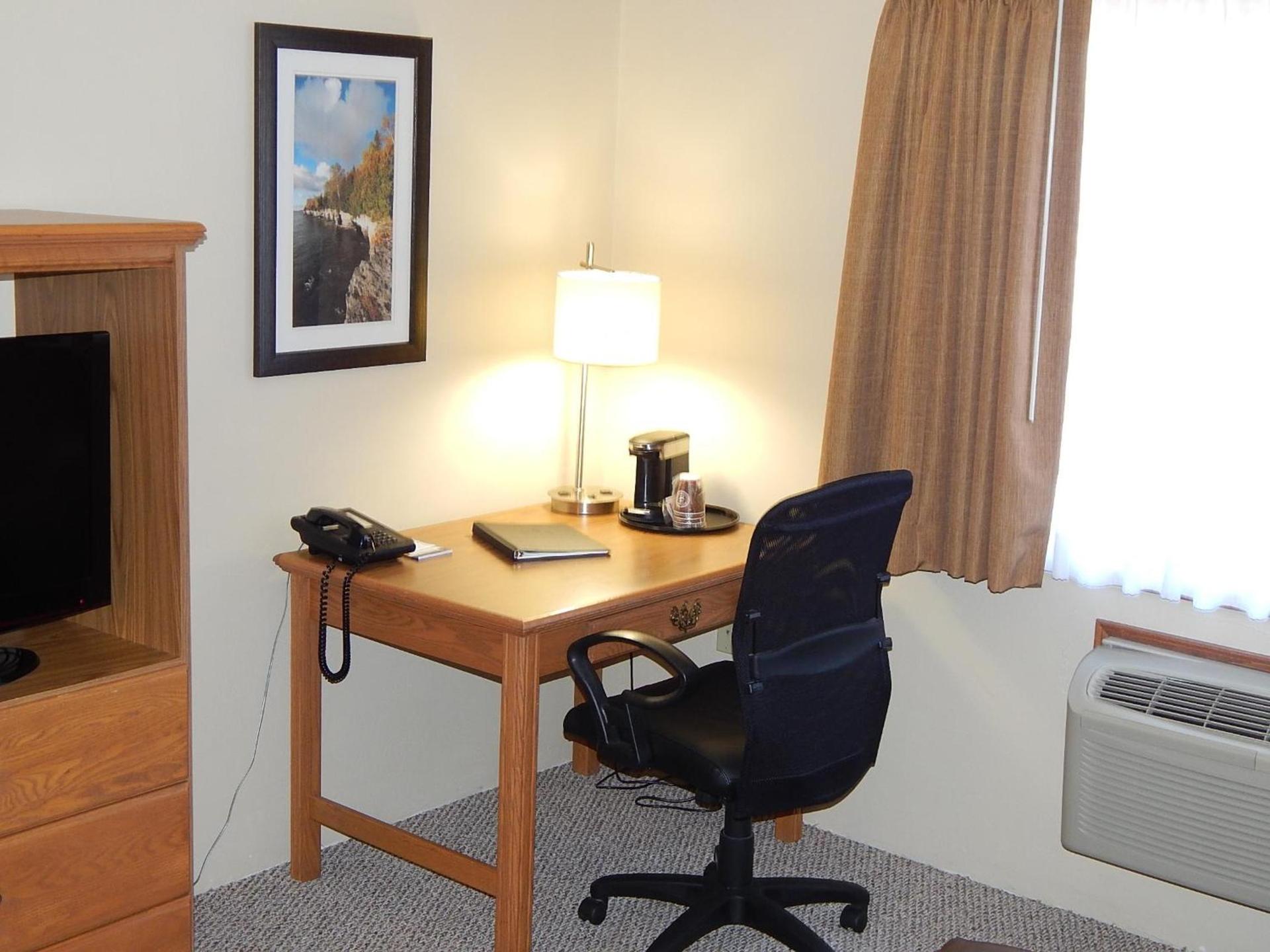 AmericInn by Wyndham Sturgeon Bay photo 23