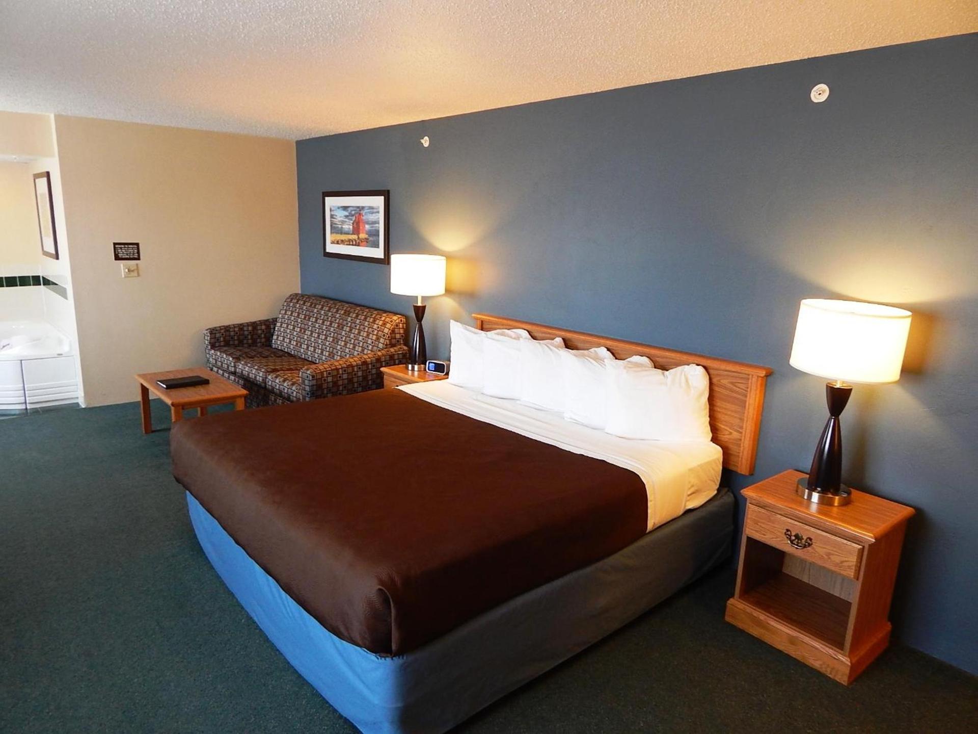 AmericInn by Wyndham Sturgeon Bay photo 17