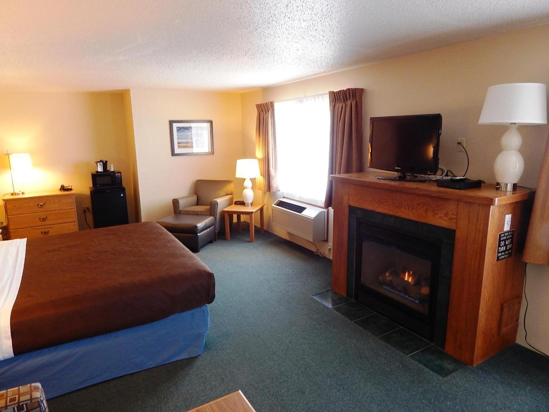 AmericInn by Wyndham Sturgeon Bay photo 18