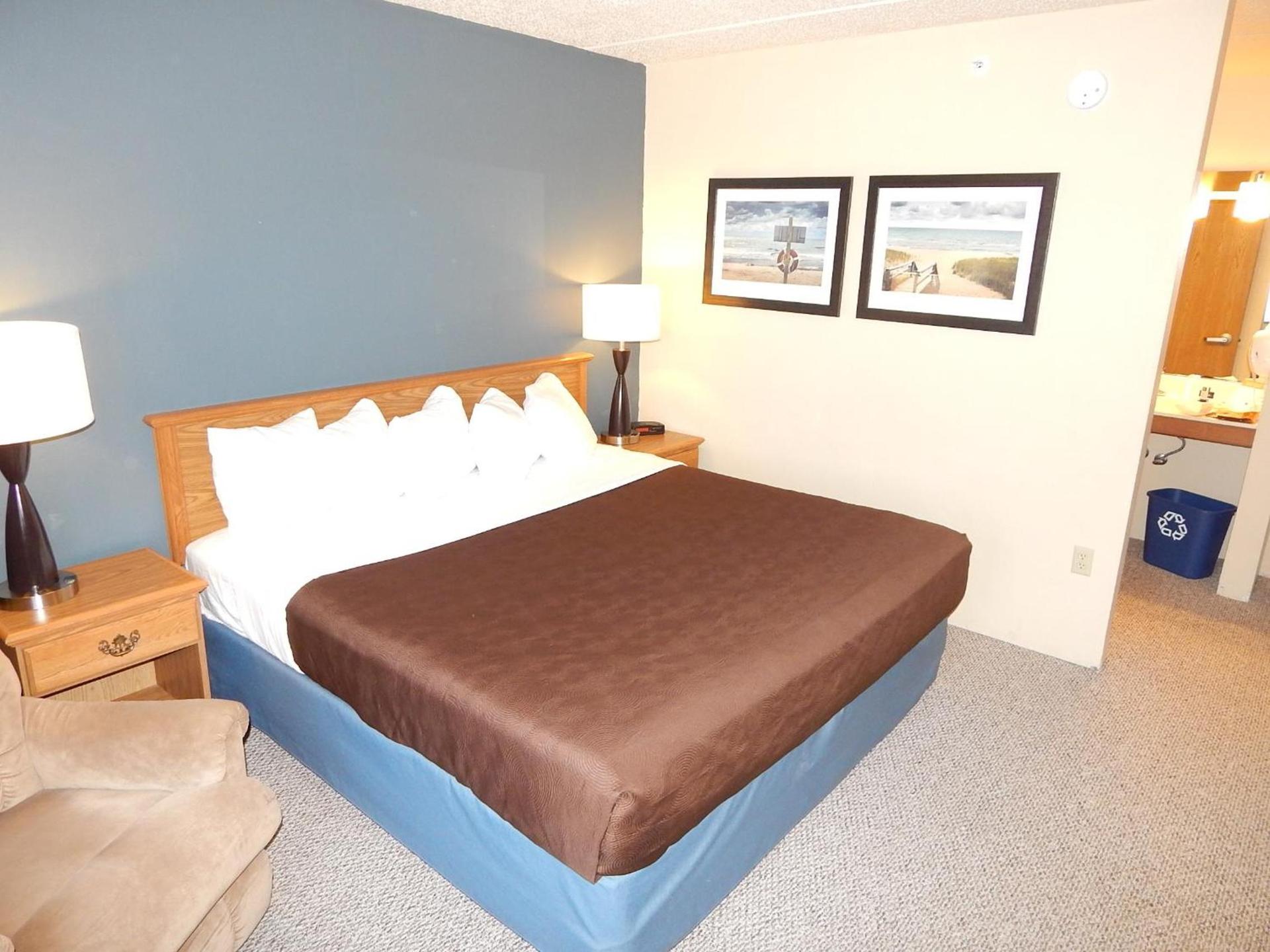 AmericInn by Wyndham Sturgeon Bay photo 22