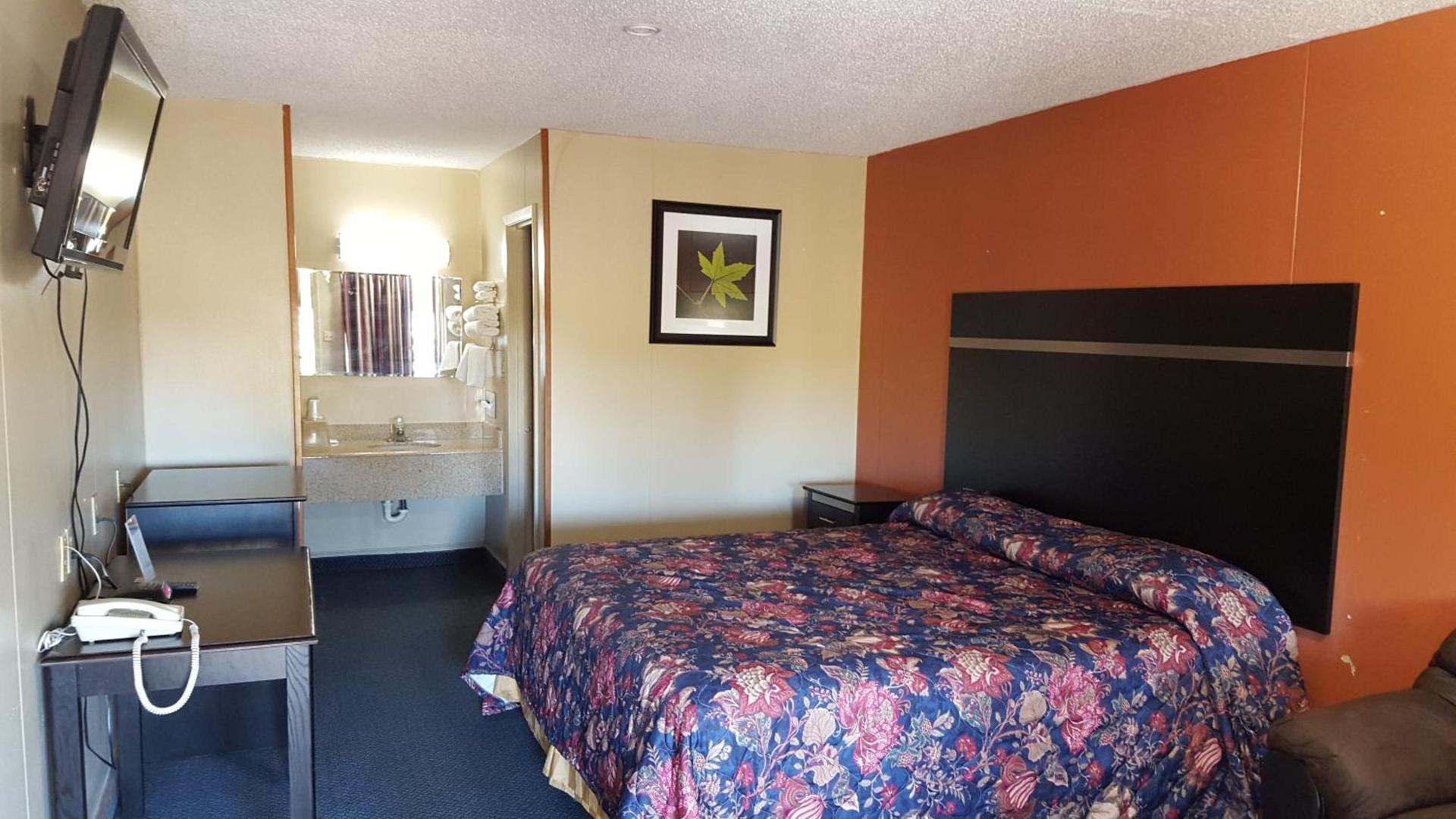 Carefree Inn Flatonia photo 16