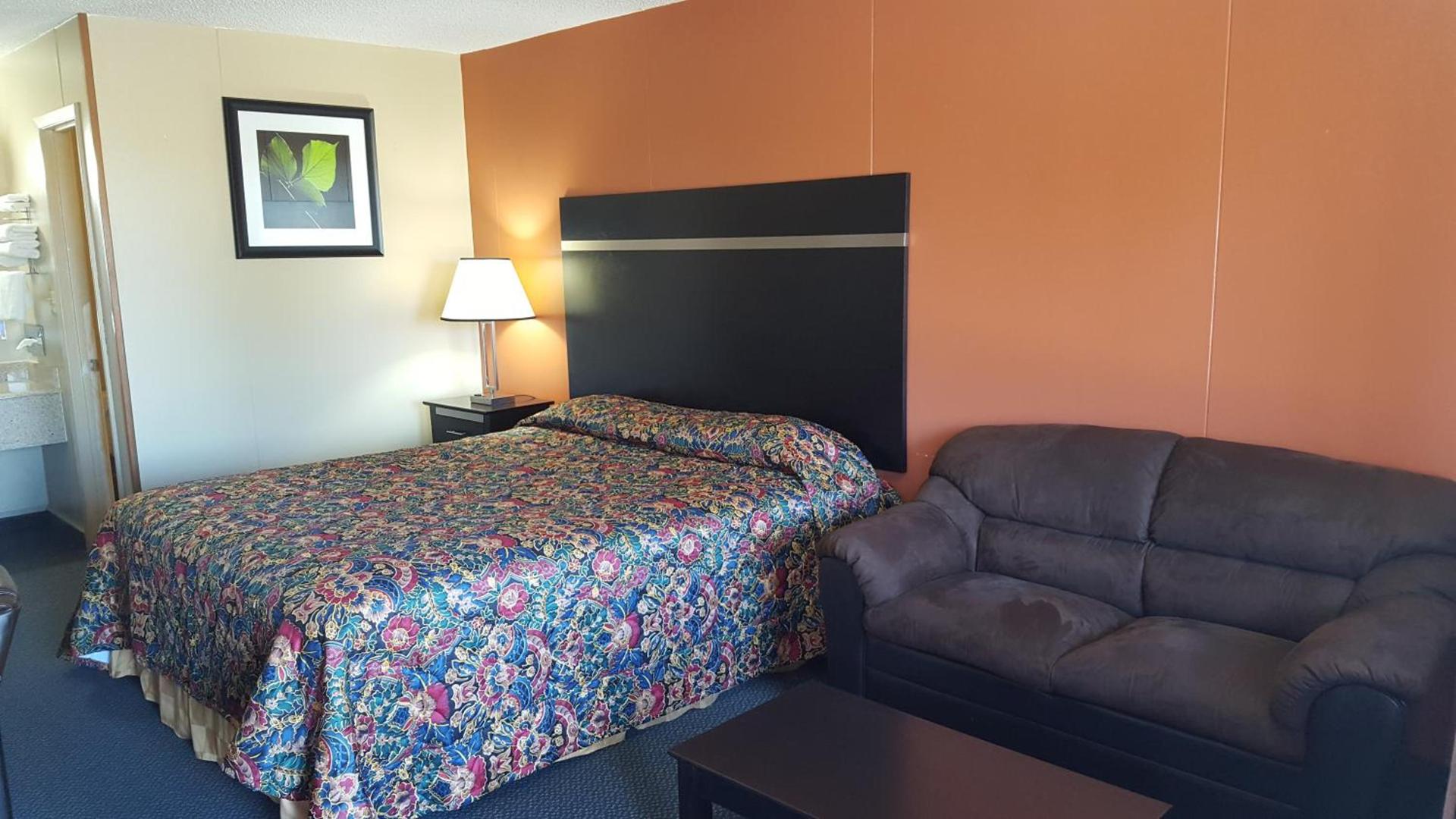 Carefree Inn Flatonia photo 17