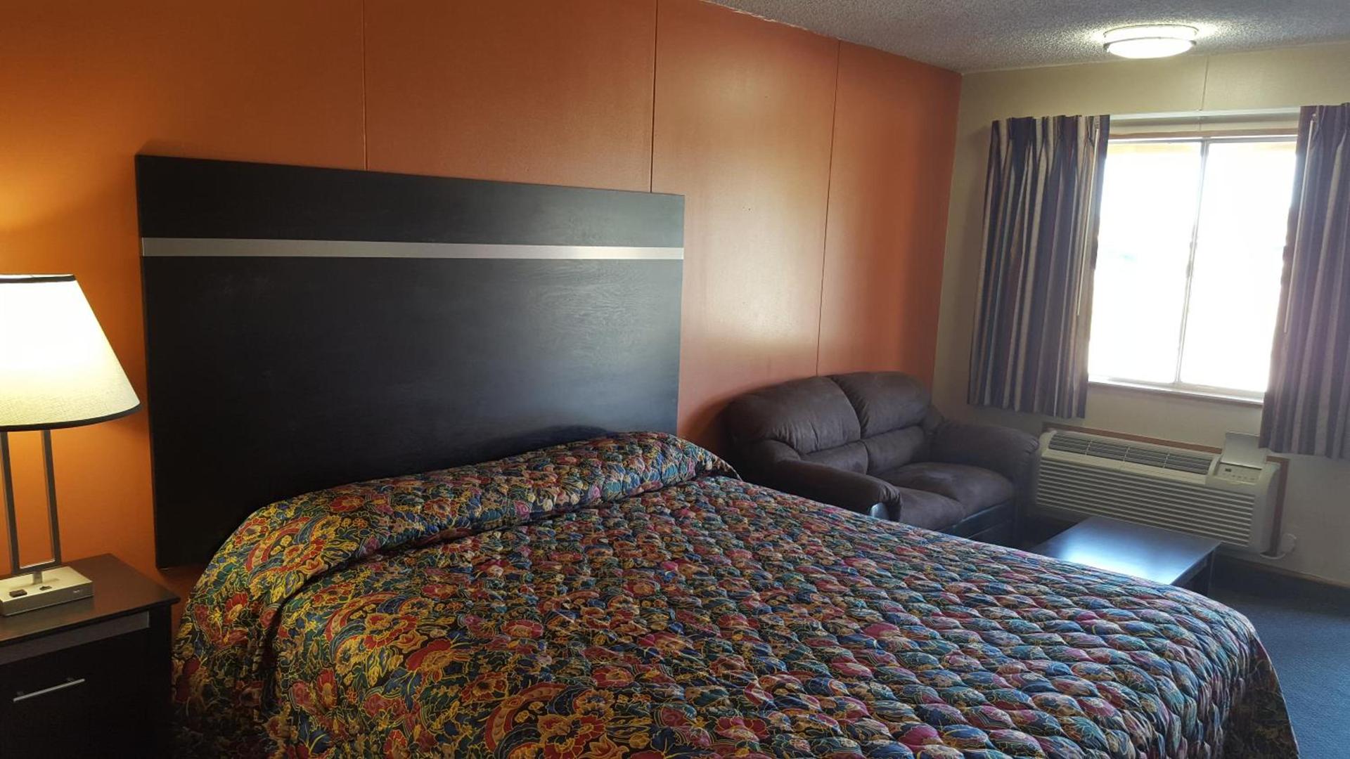 Carefree Inn Flatonia photo 19