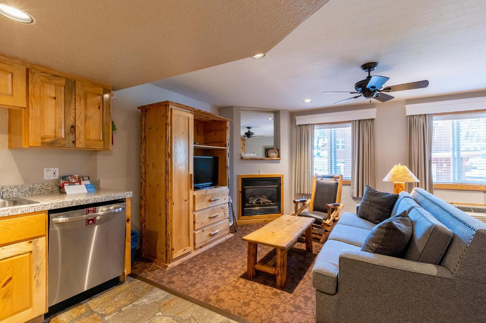 Red Wolf Lodge at Olympic Valley photo 29
