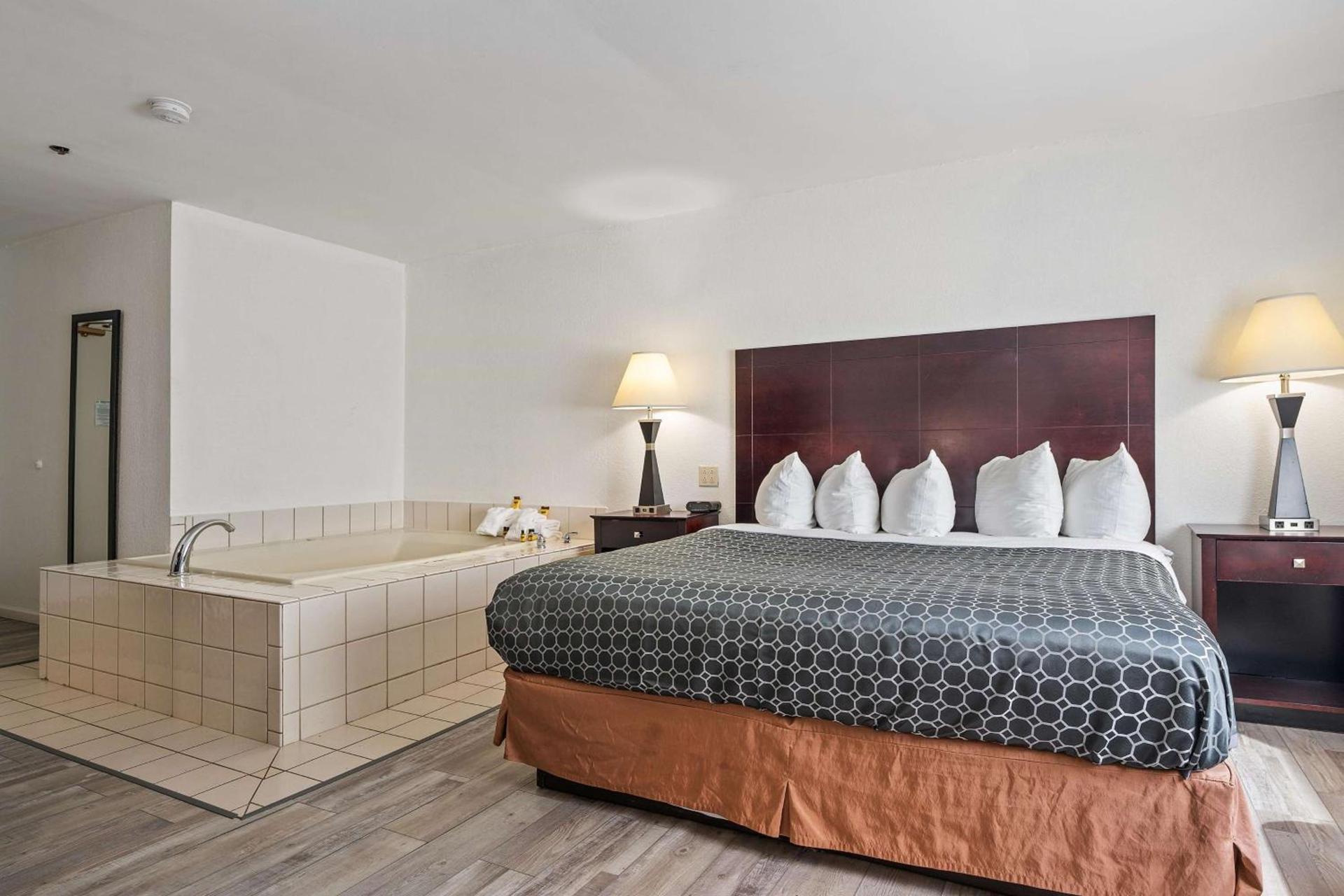 Best Western Oakbrook Inn photo 8