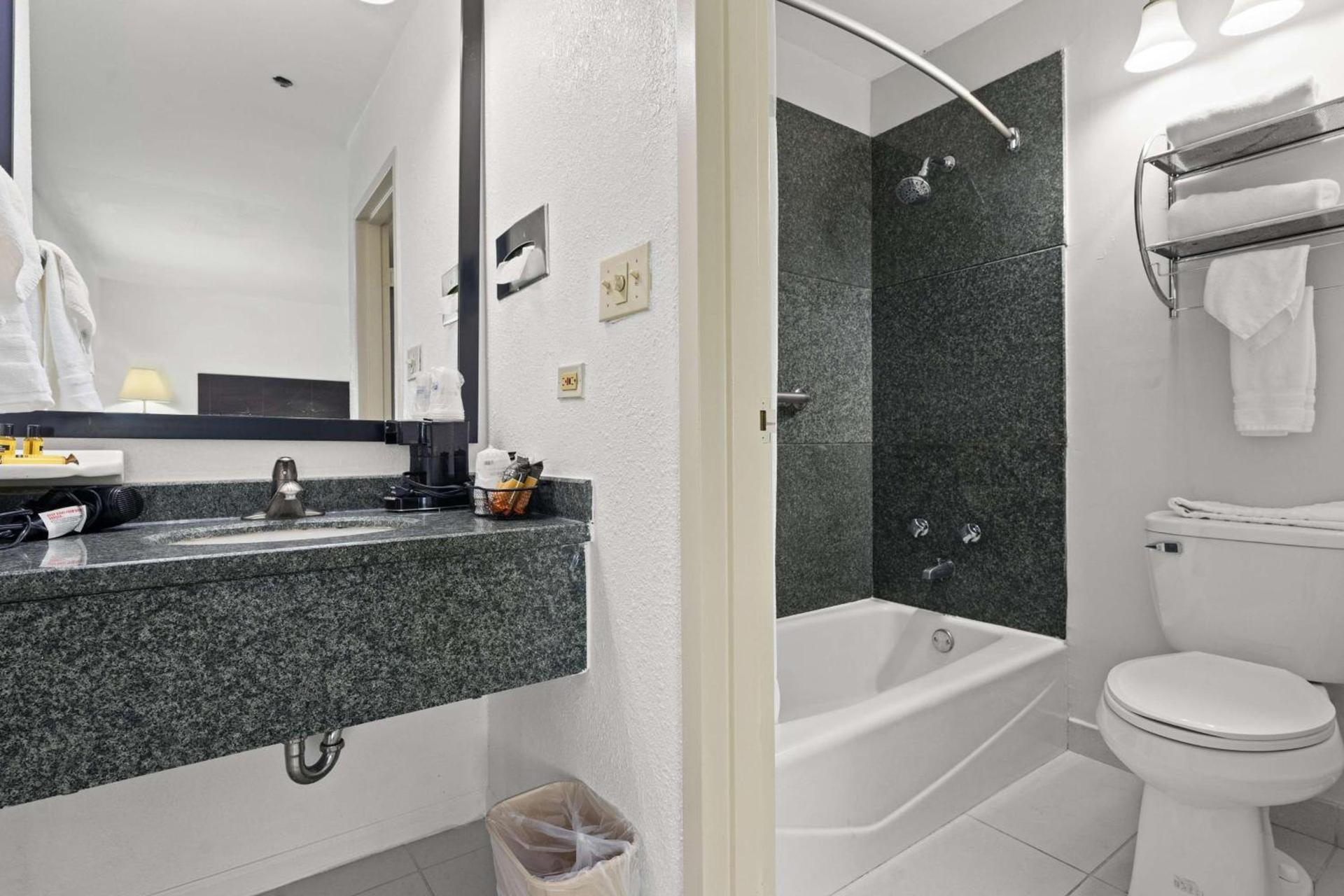 Best Western Oakbrook Inn photo 13