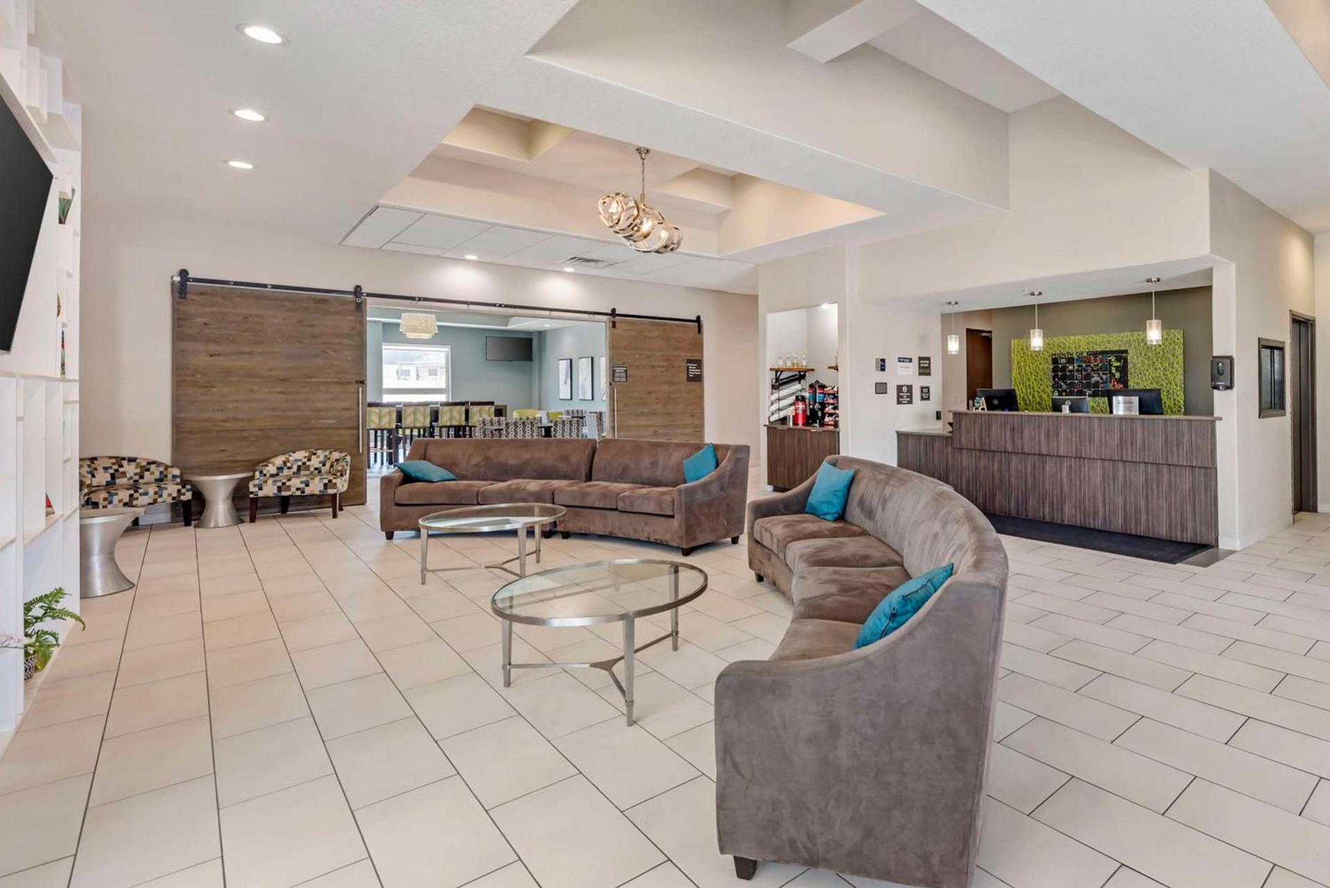 Best Western Plus Pflugerville Inn & Suites photo 2