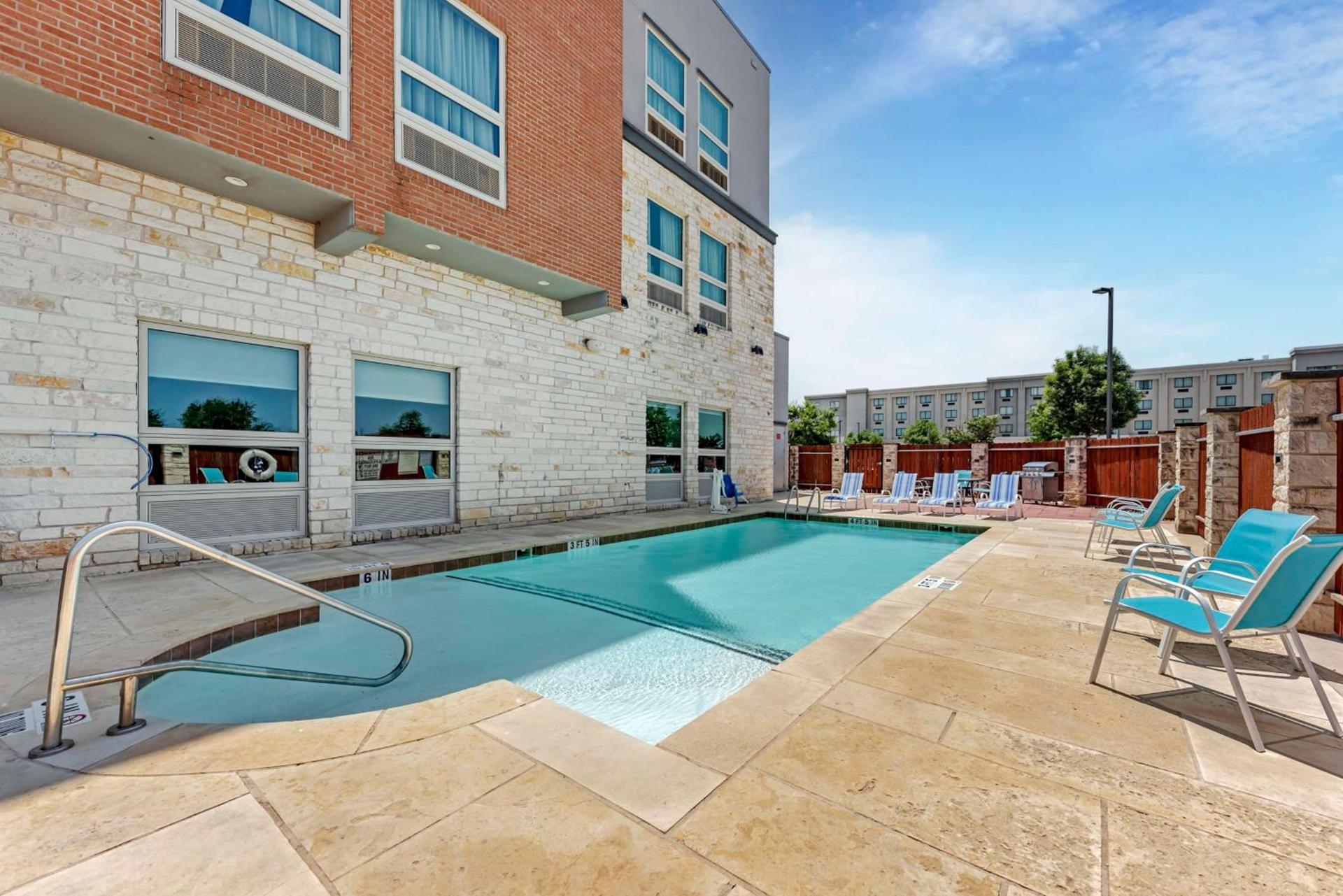 Best Western Plus Pflugerville Inn & Suites photo 3