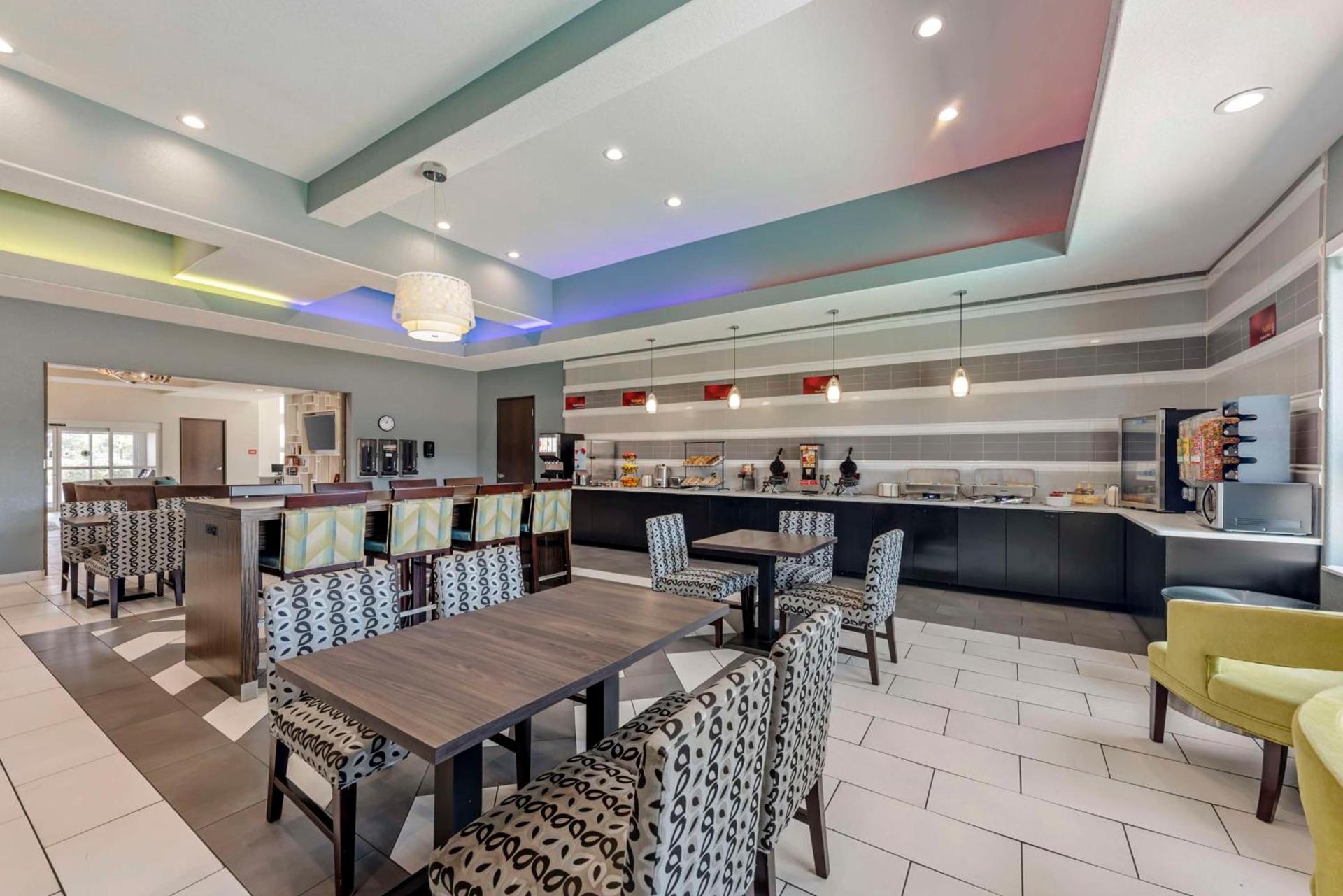 Best Western Plus Pflugerville Inn & Suites photo 6