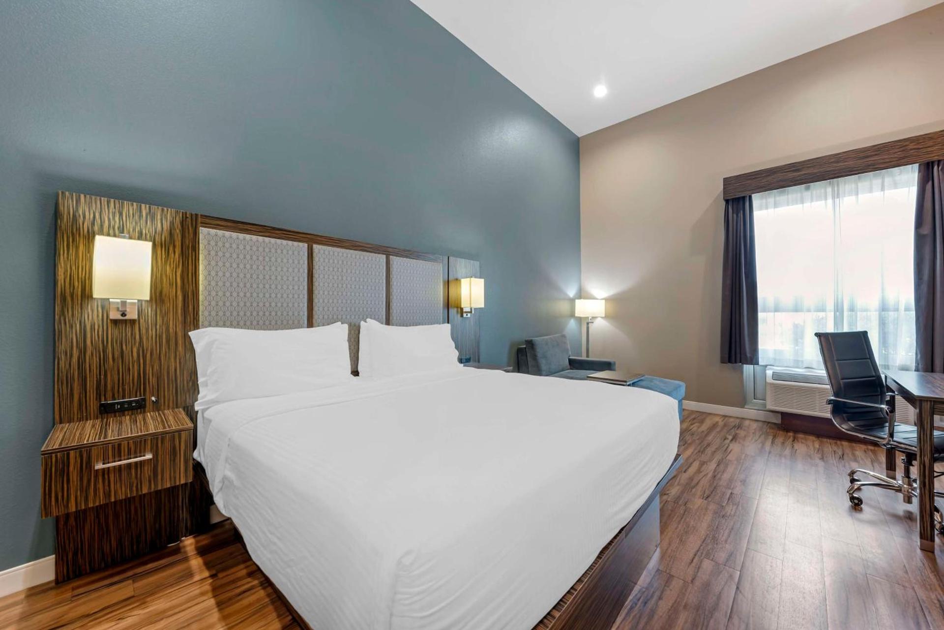 Best Western Plus Pflugerville Inn & Suites photo 13