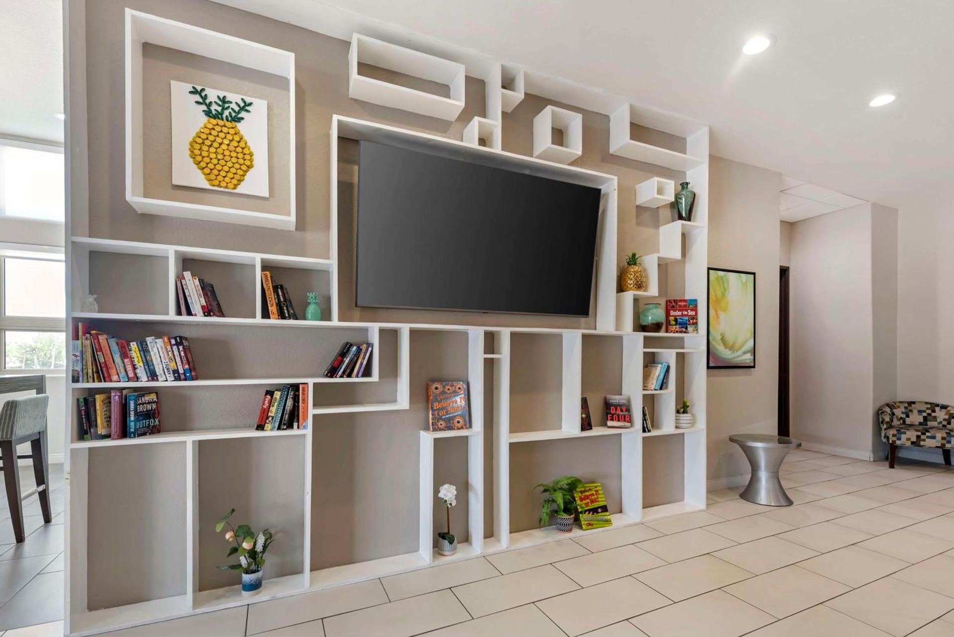 Best Western Plus Pflugerville Inn & Suites photo 12