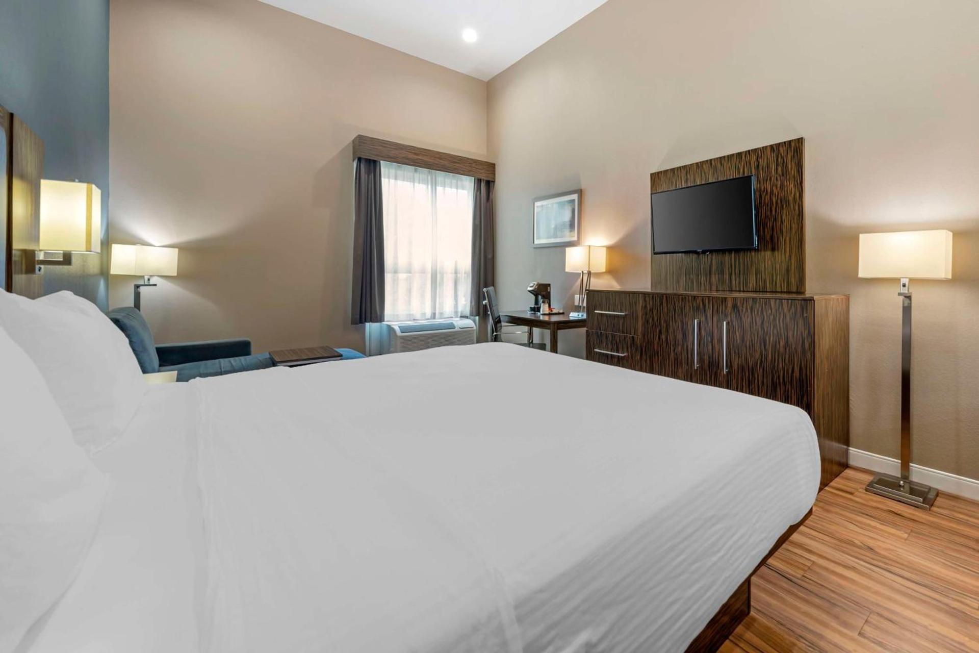 Best Western Plus Pflugerville Inn & Suites photo 14